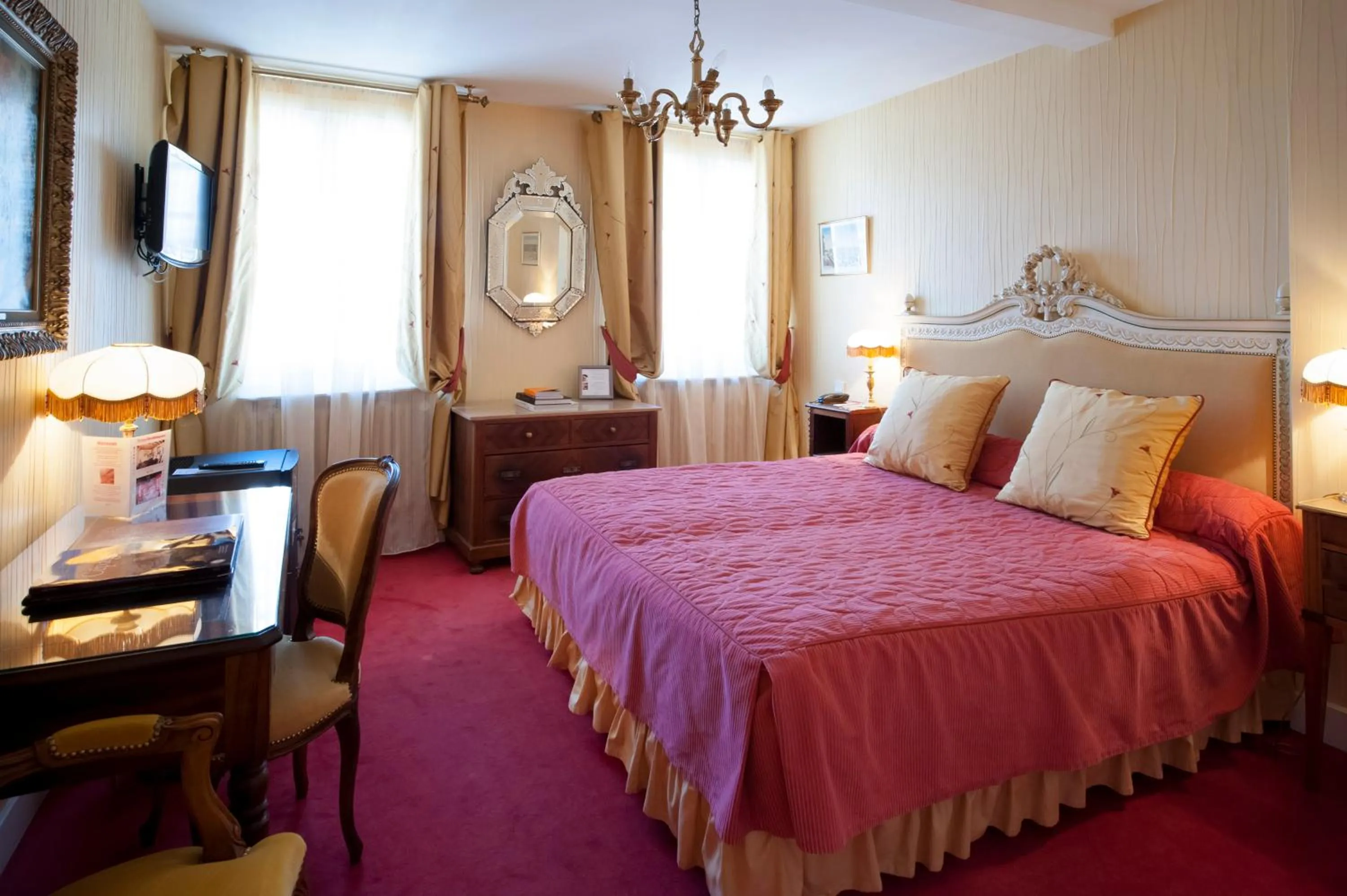 Bedroom, Bed in Hôtel Le Cep & Spa