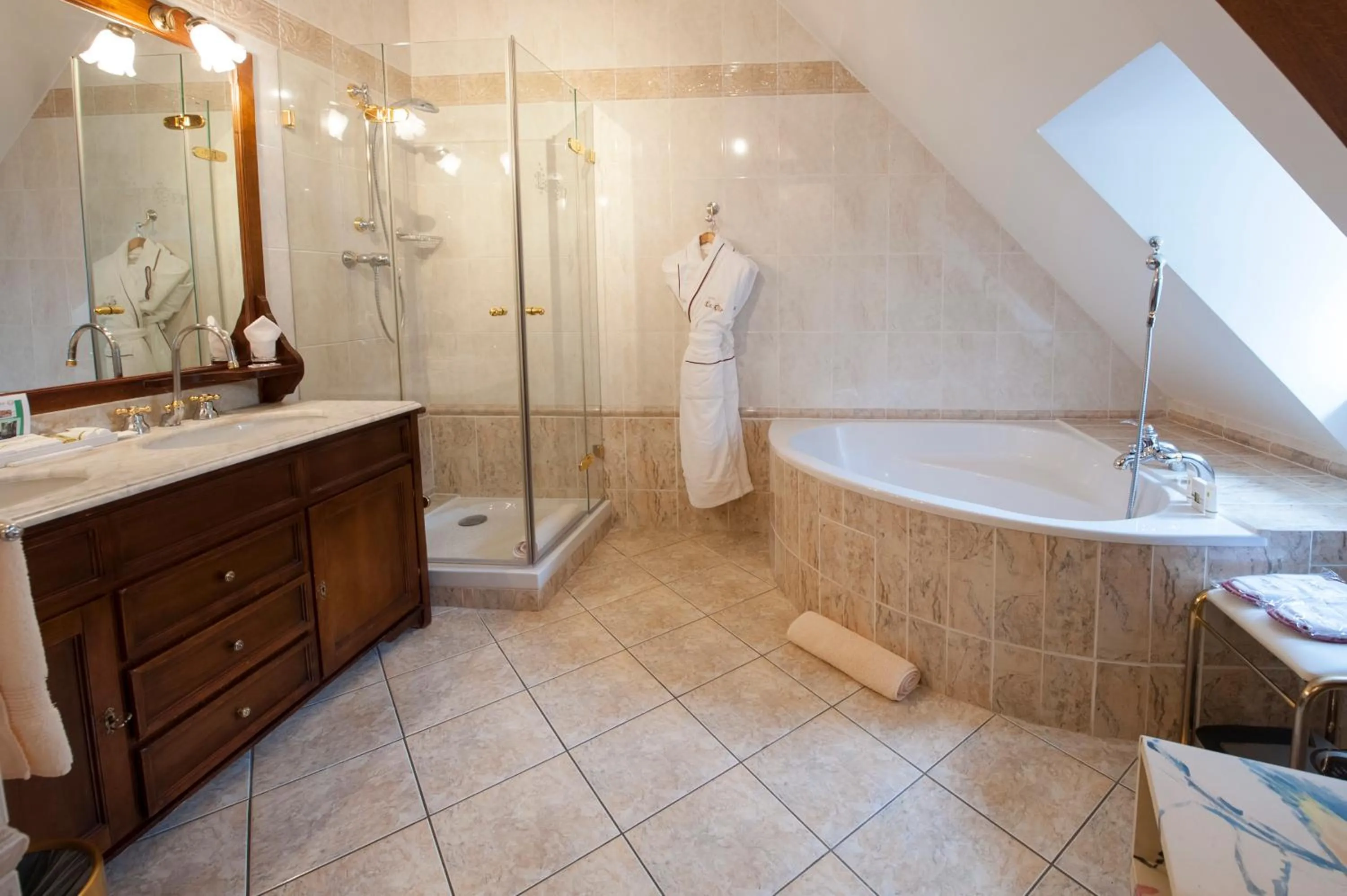 Bathroom in Hôtel Le Cep & Spa