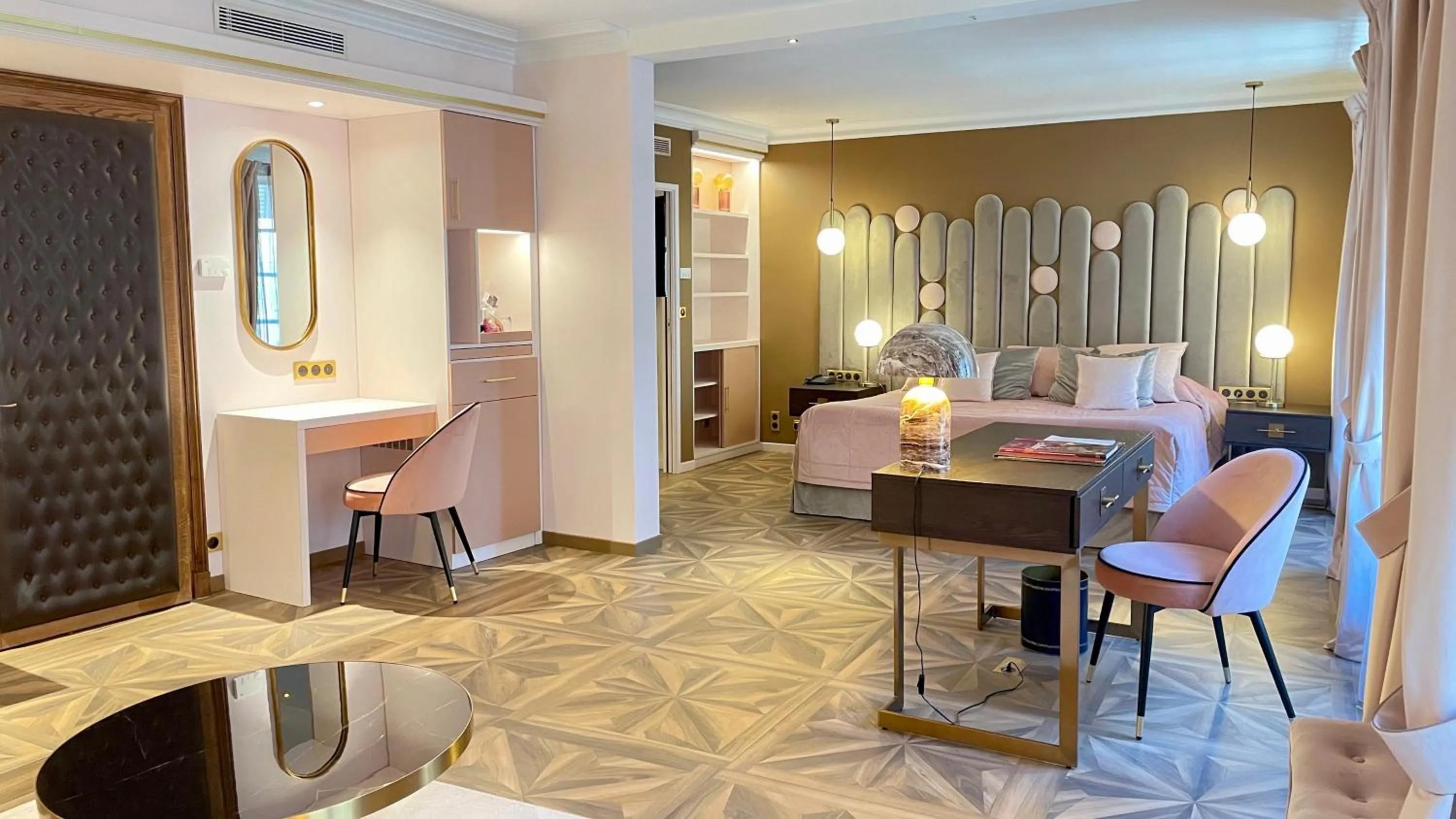 Photo of the whole room in Hôtel Le Cep & Spa