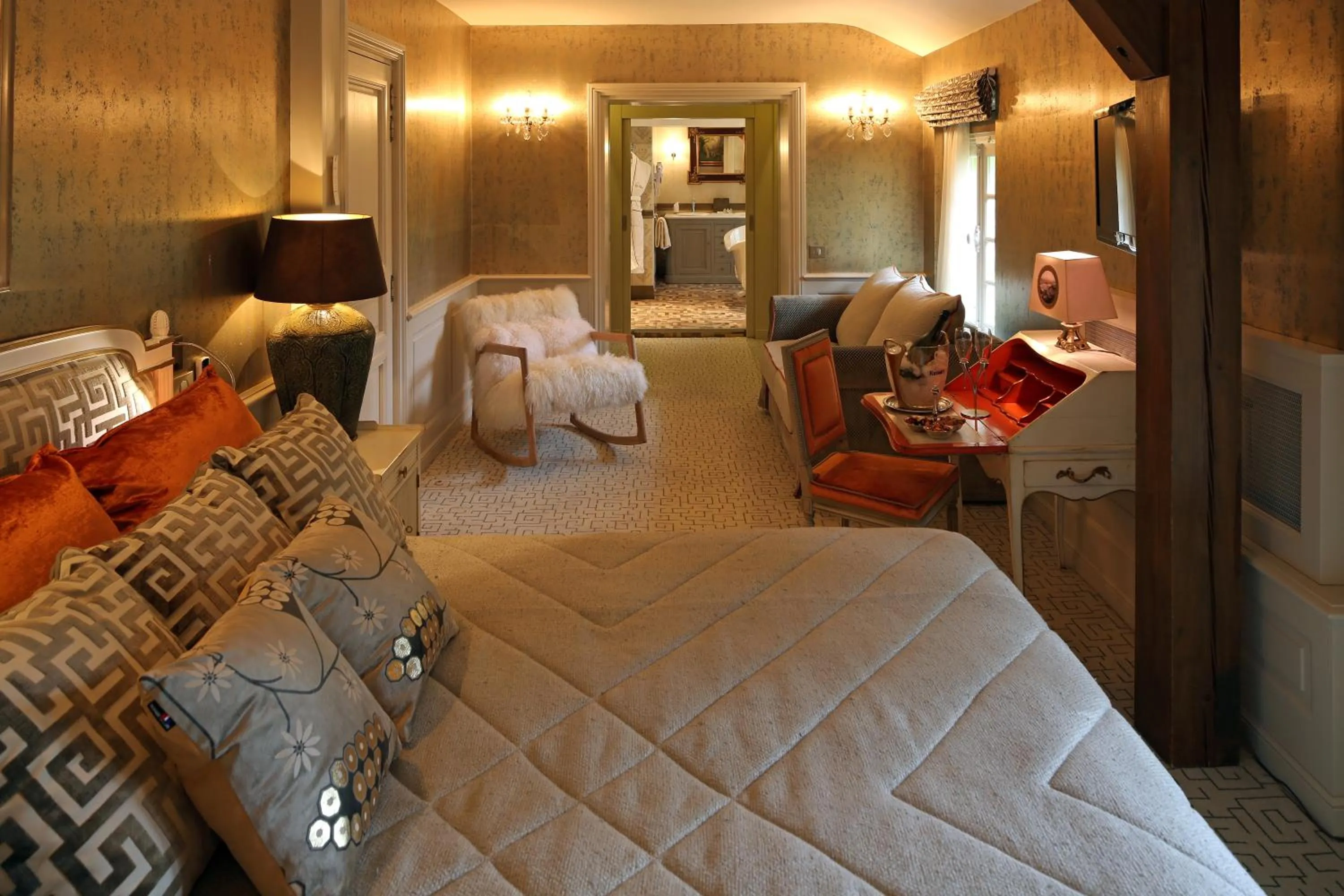 Bedroom, Bed in Hôtel Le Cep & Spa