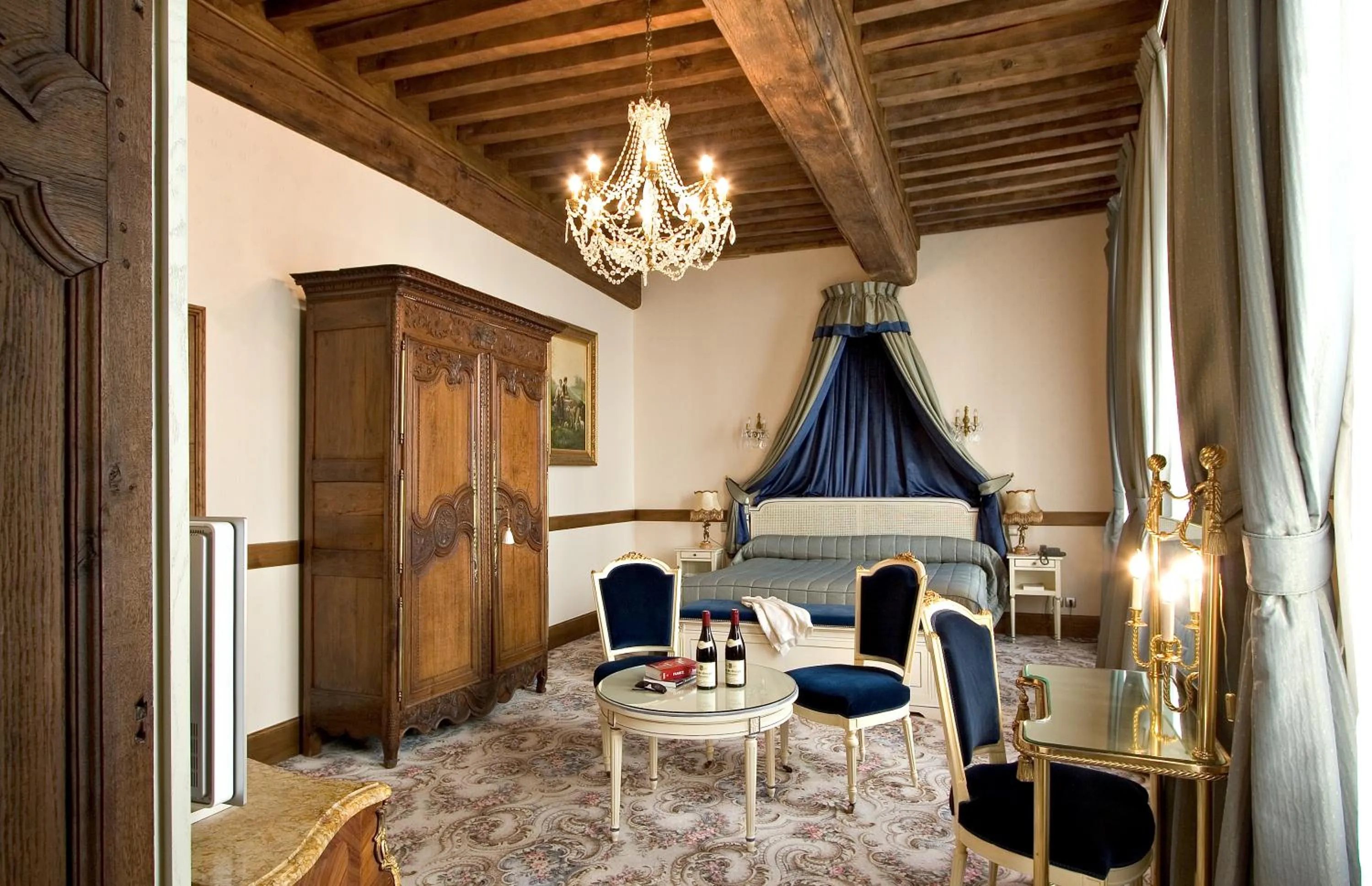 Photo of the whole room in Hôtel Le Cep & Spa