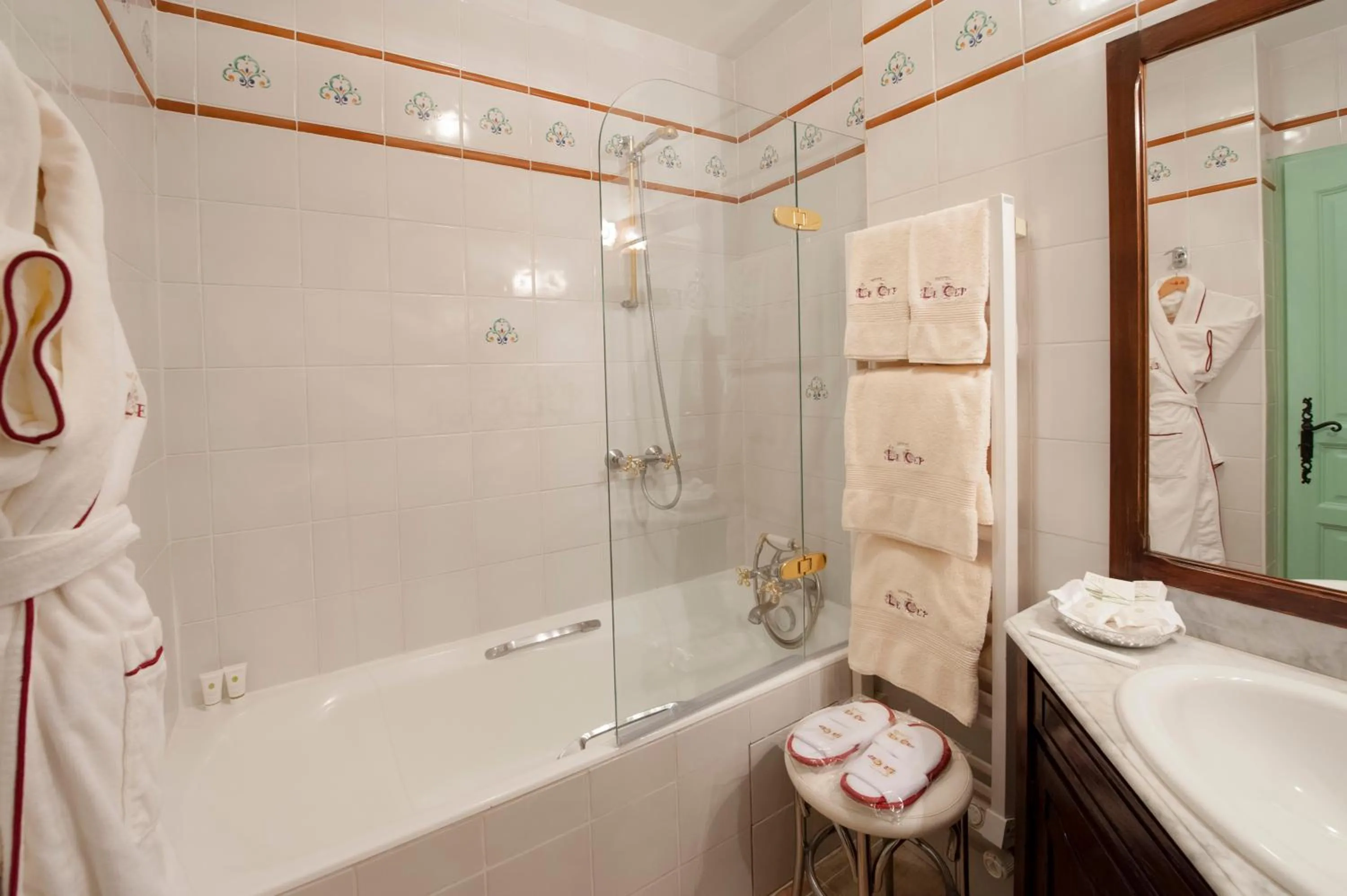 Bathroom in Hôtel Le Cep & Spa