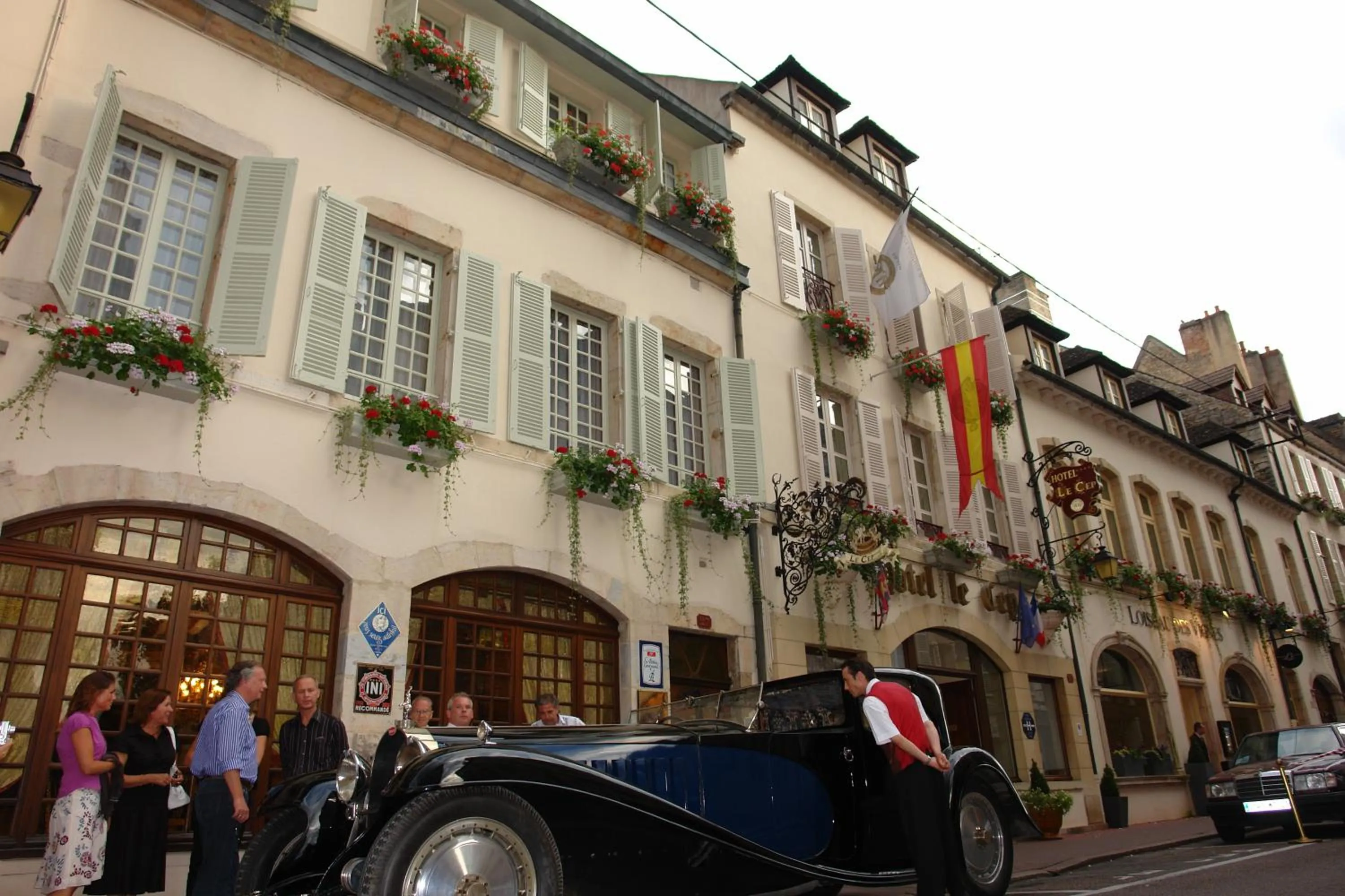 Facade/entrance in Hôtel Le Cep & Spa