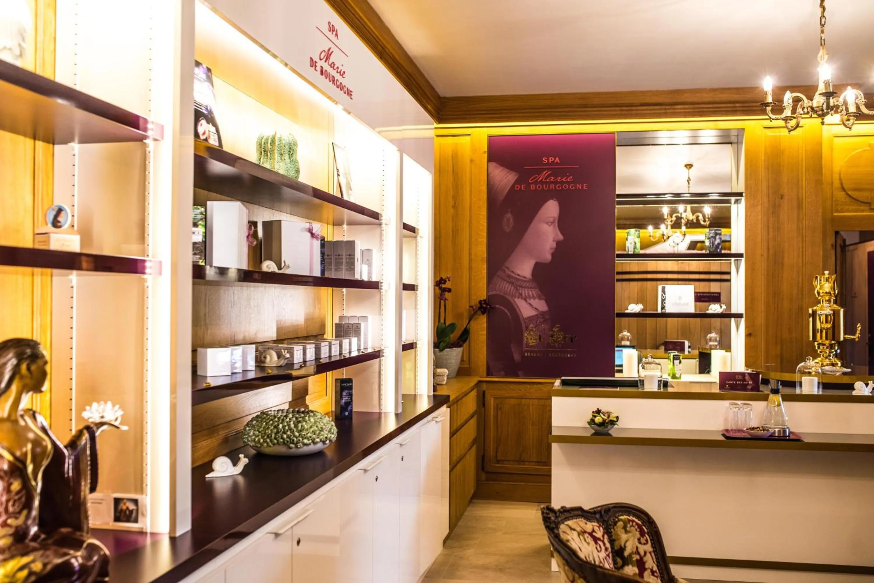 Lobby or reception in Hôtel Le Cep & Spa