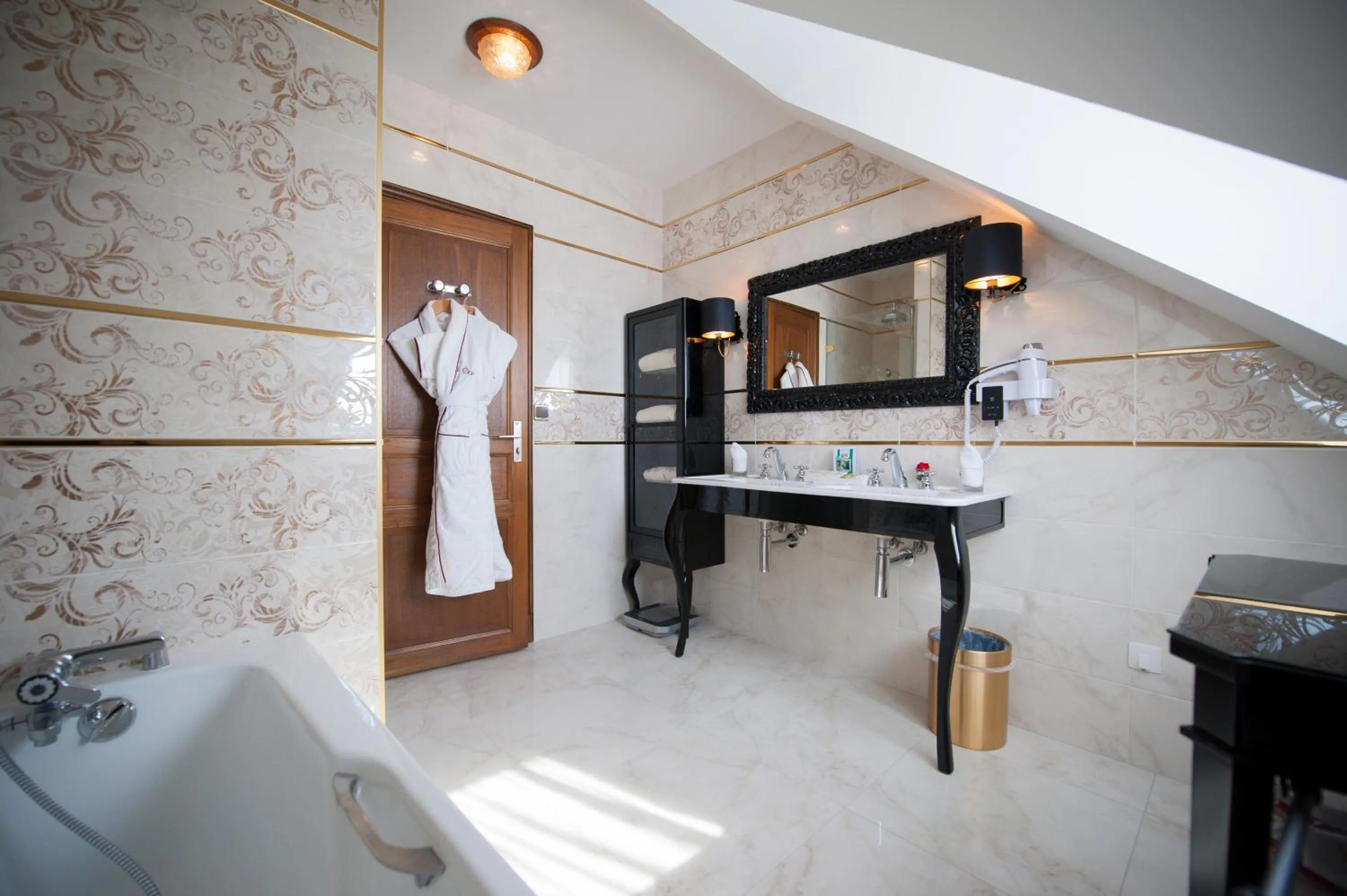 Bathroom in Hôtel Le Cep & Spa