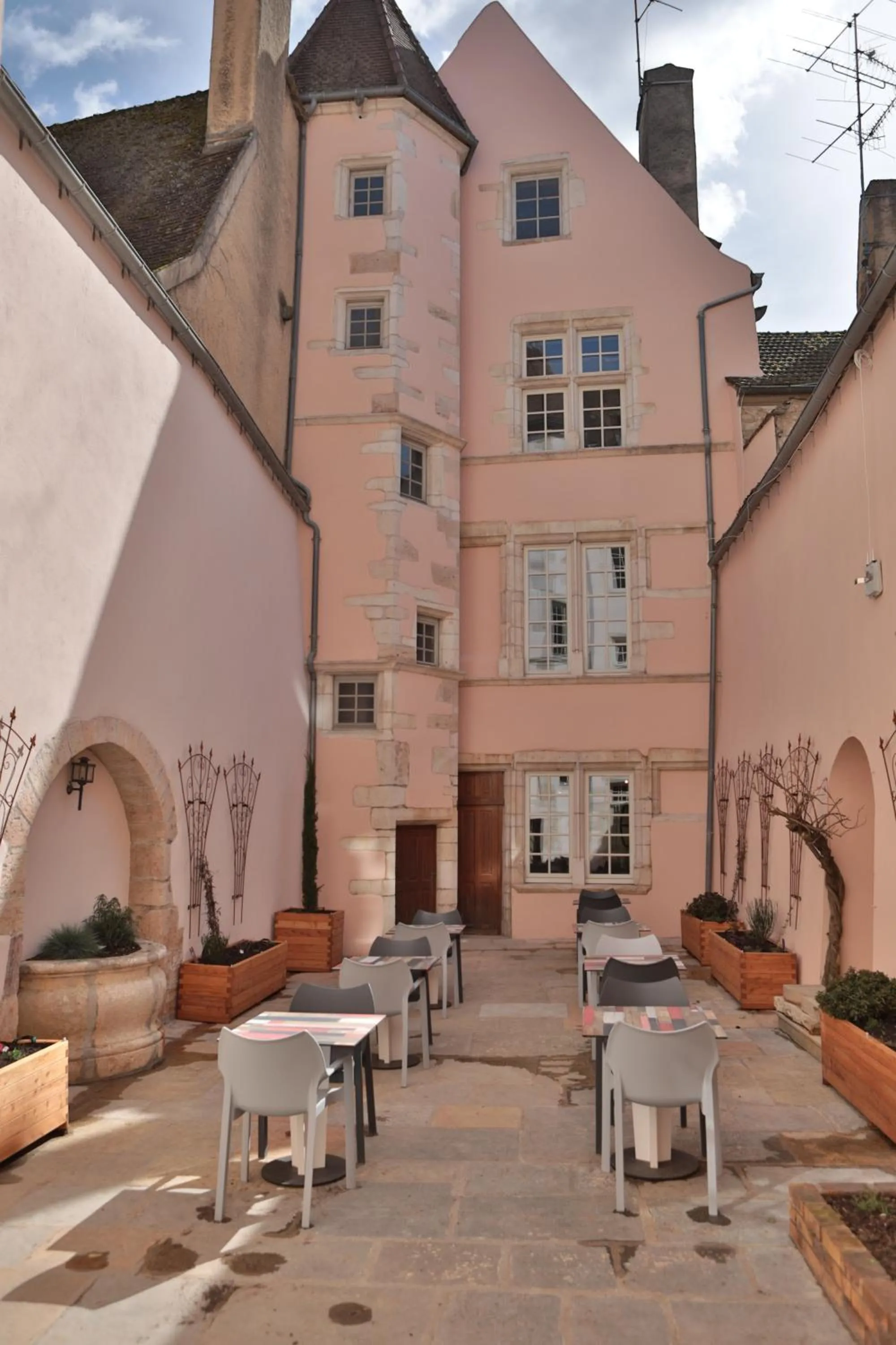 Restaurant/places to eat in Hôtel Le Cep & Spa