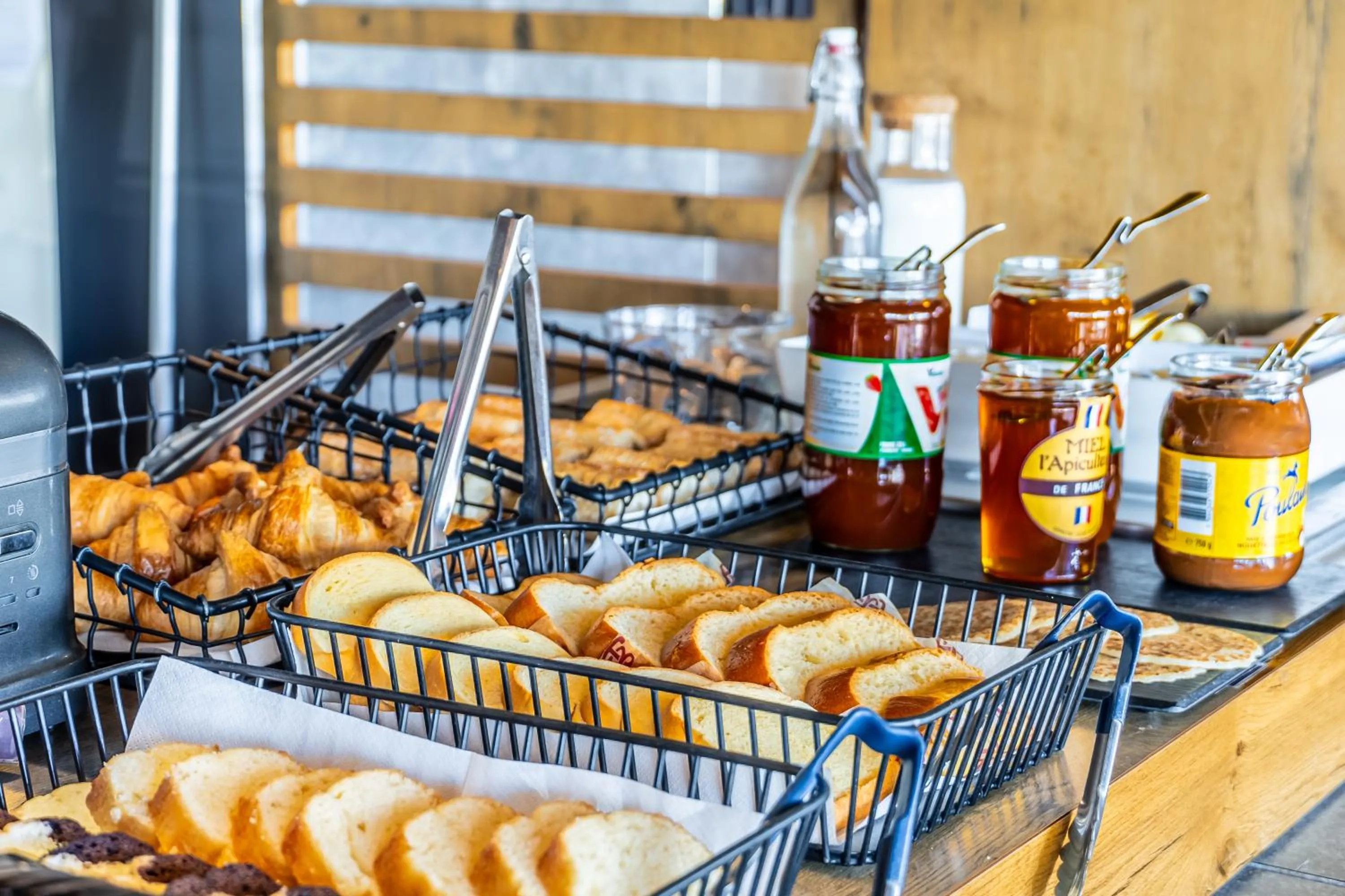 Breakfast in ibis budget La Roche Sur Yon Vendespace