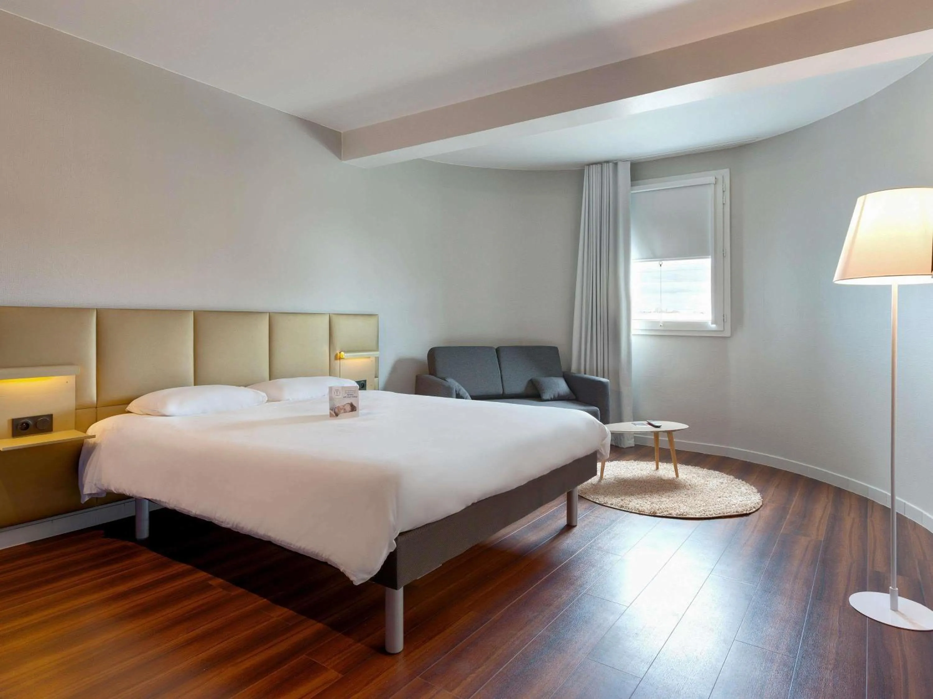 Bedroom, Bed in ibis budget La Roche Sur Yon Vendespace