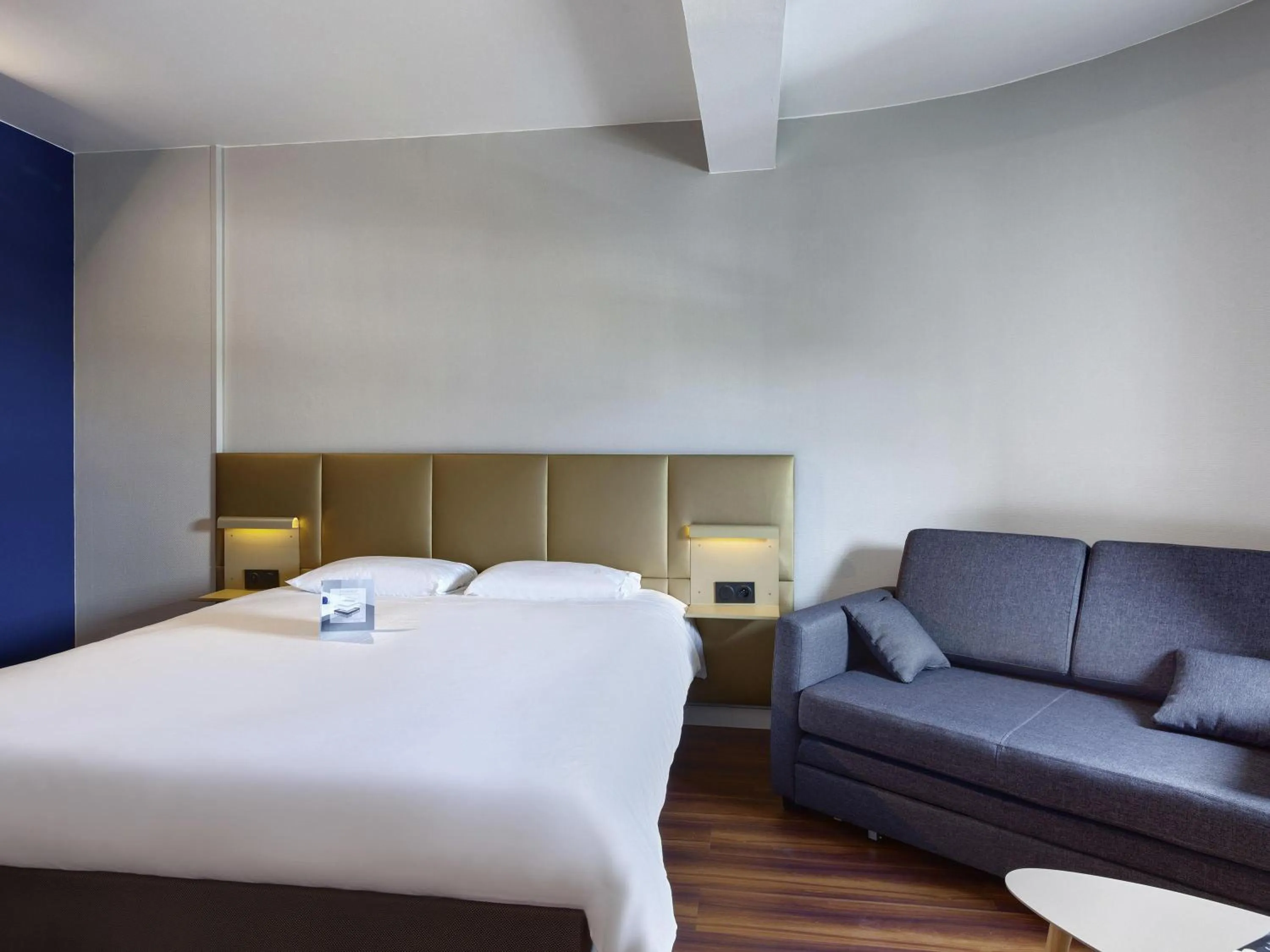 Bedroom, Bed in ibis budget La Roche Sur Yon Vendespace