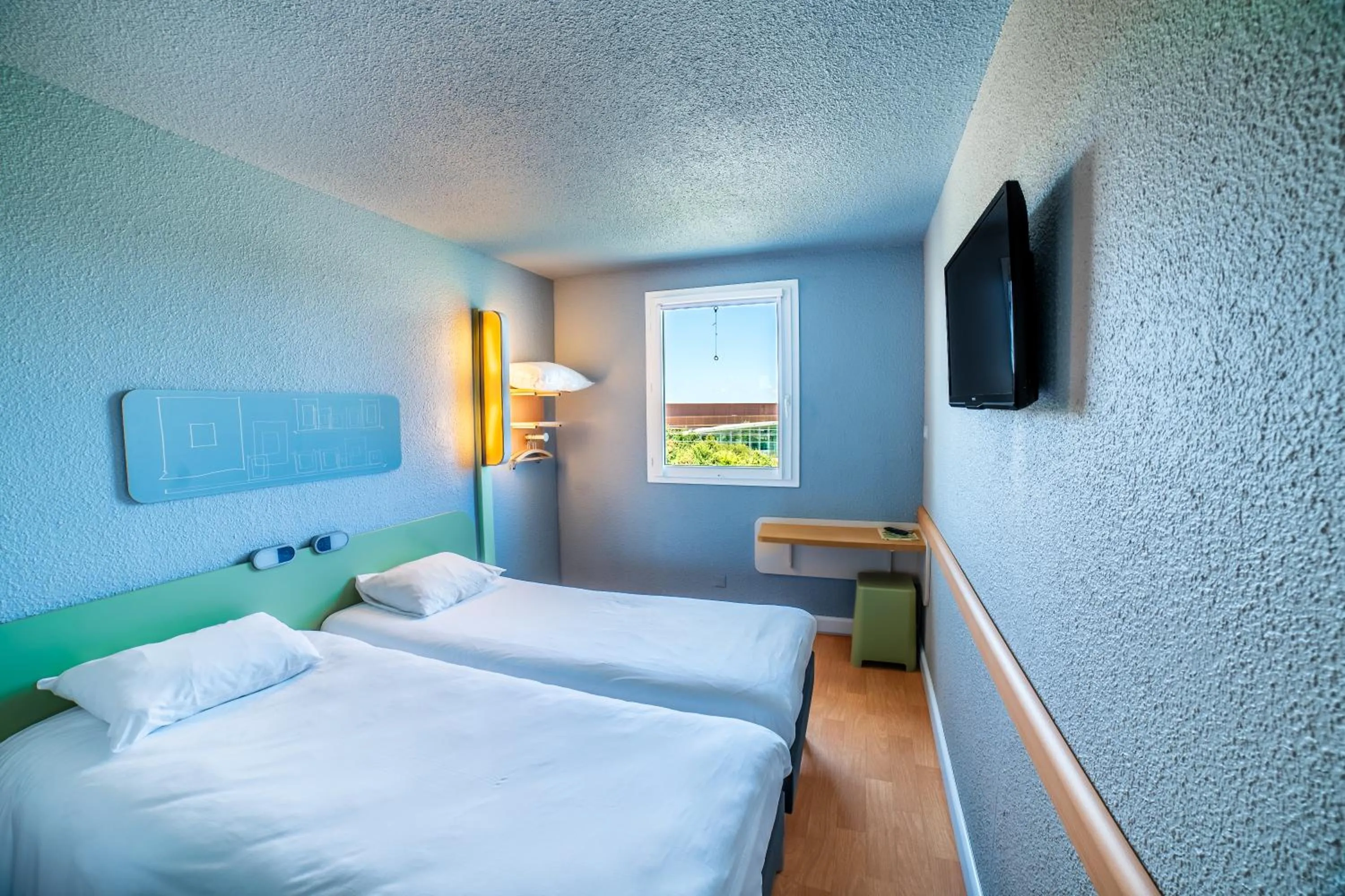 View (from property/room), Bed in ibis budget La Roche Sur Yon Vendespace