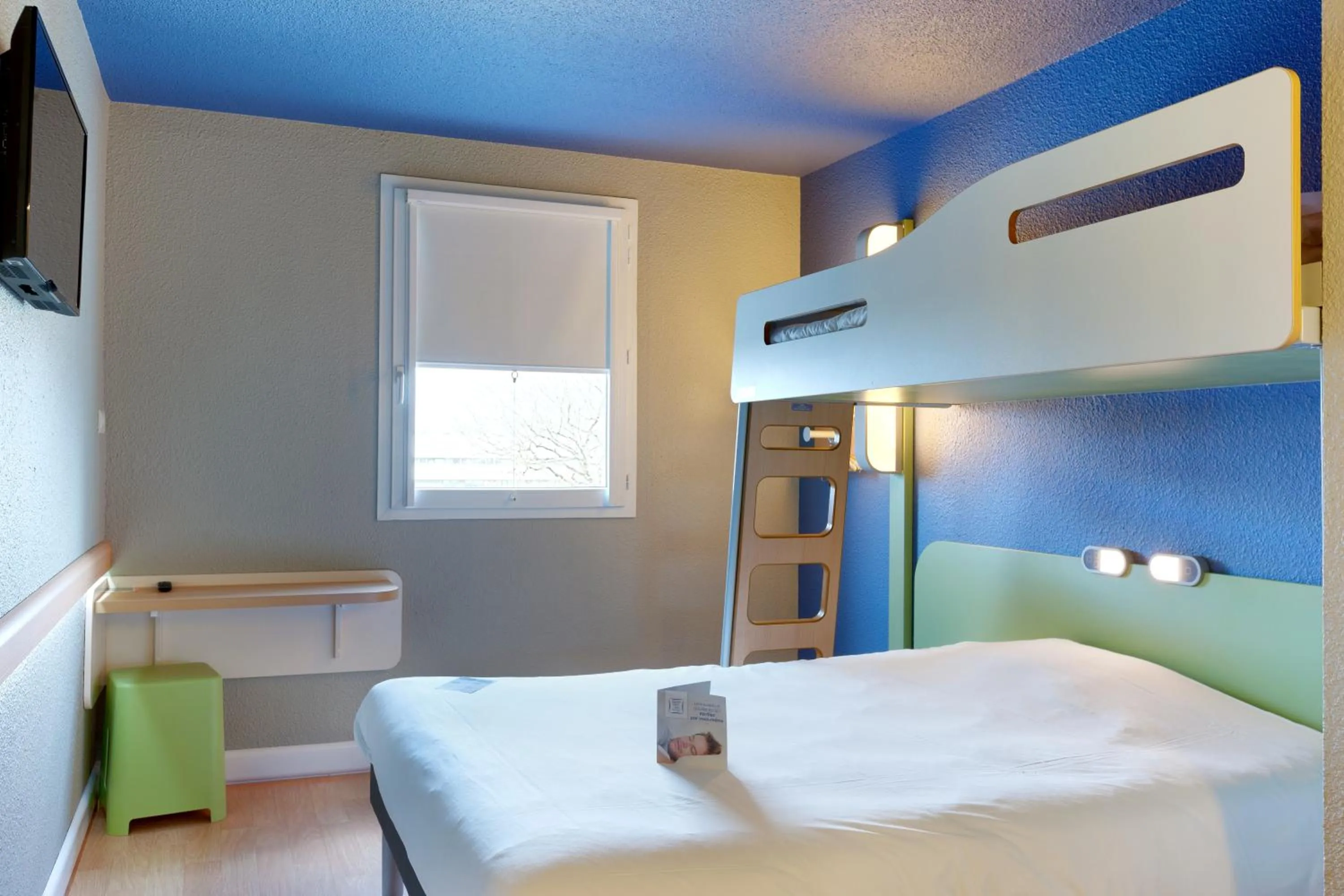 Bedroom, Bed in ibis budget La Roche Sur Yon Vendespace