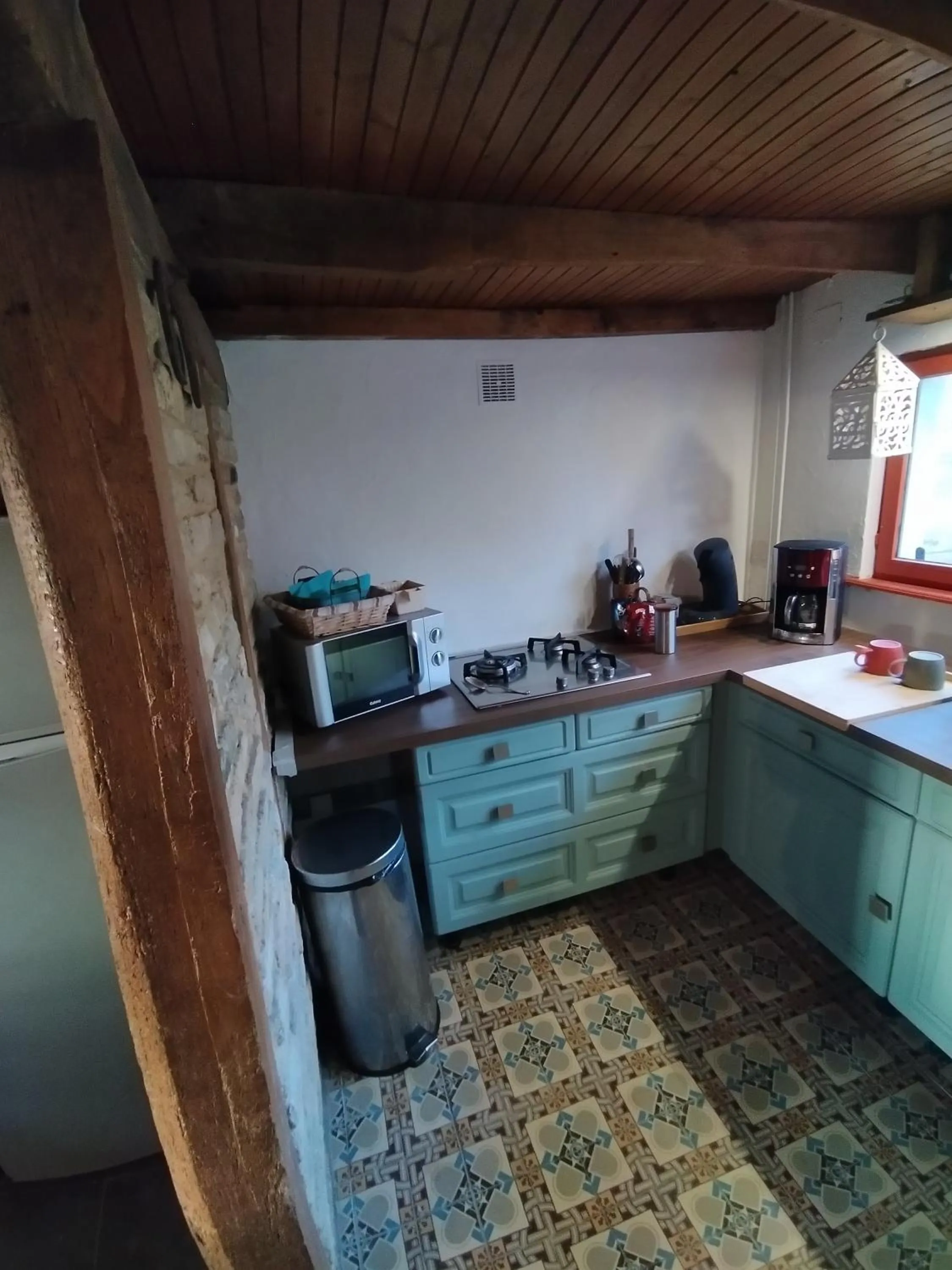 Kitchen or kitchenette in Chambres d'hôtes du chemin de la maison blanche