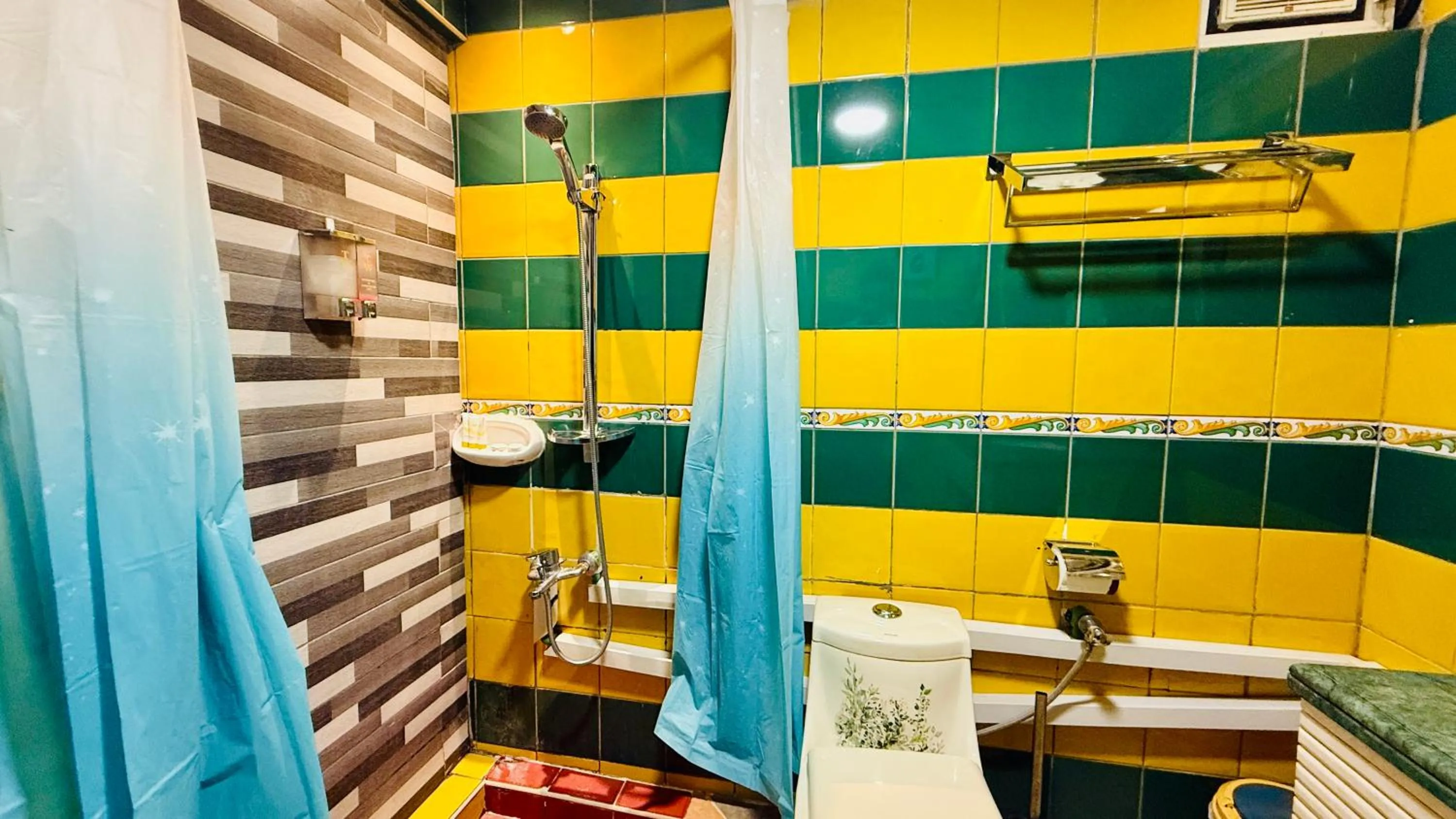 Shower in Trans World Hotel