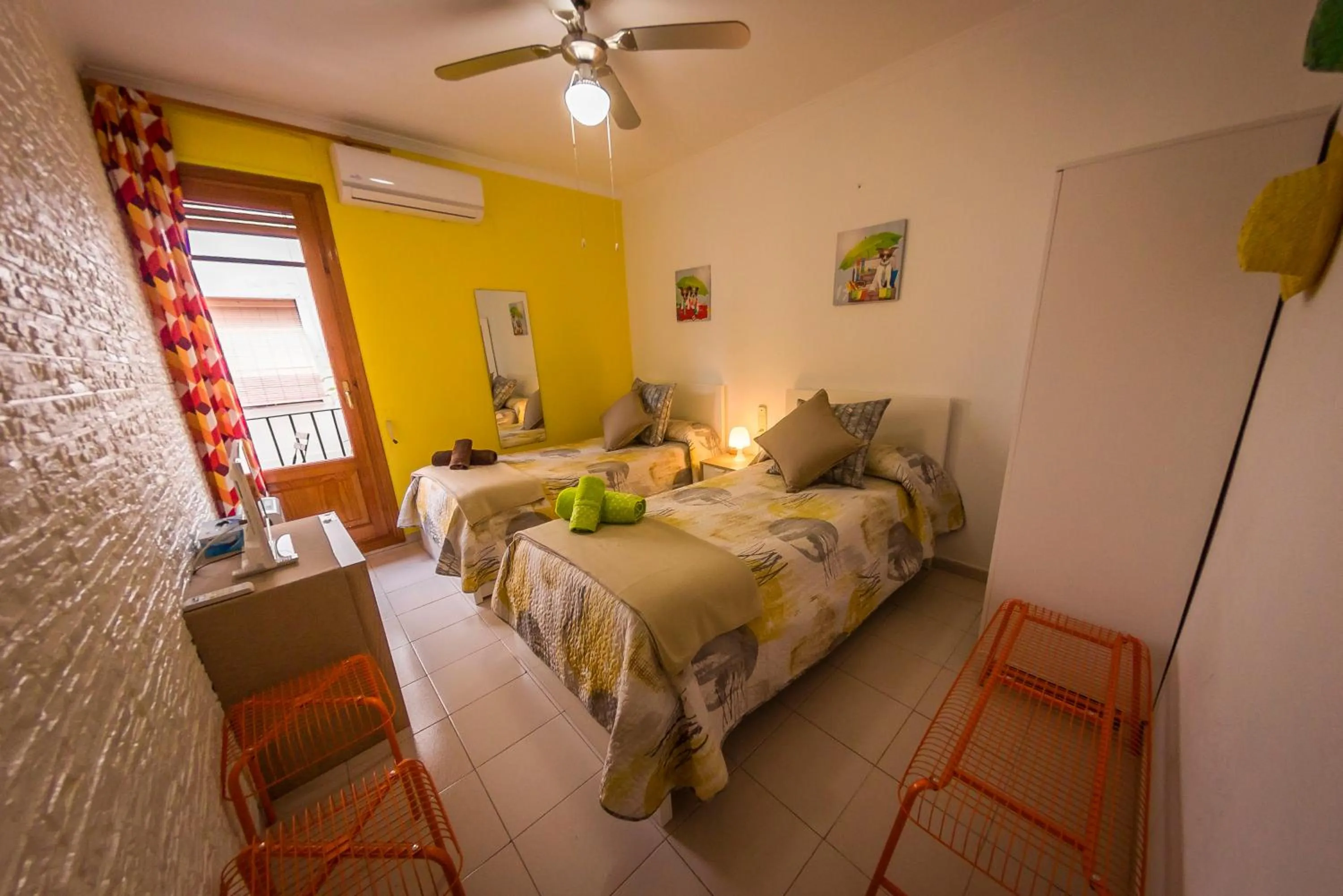 Photo of the whole room, Bed in Casa Camino al Castillo