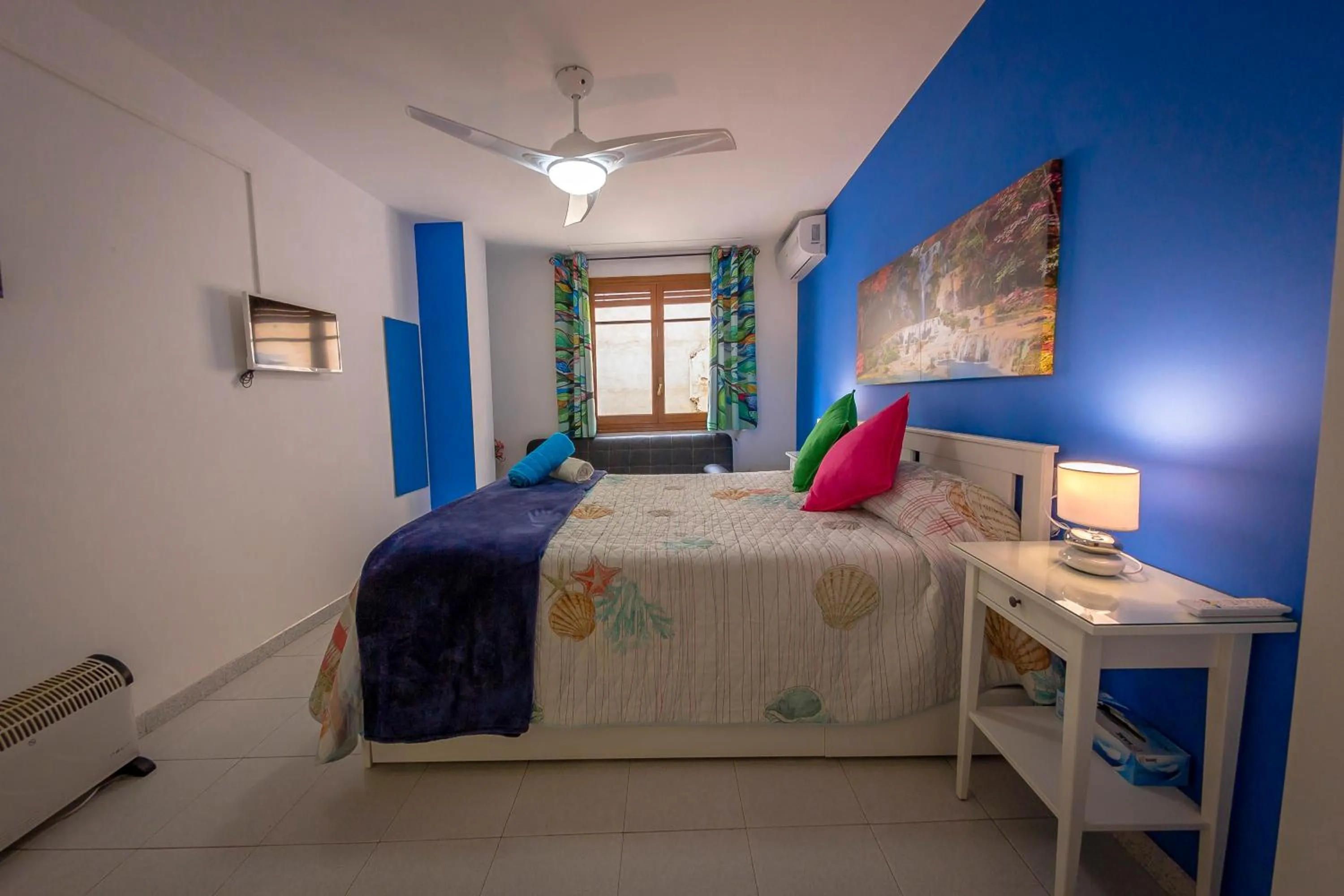 Photo of the whole room, Bed in Casa Camino al Castillo