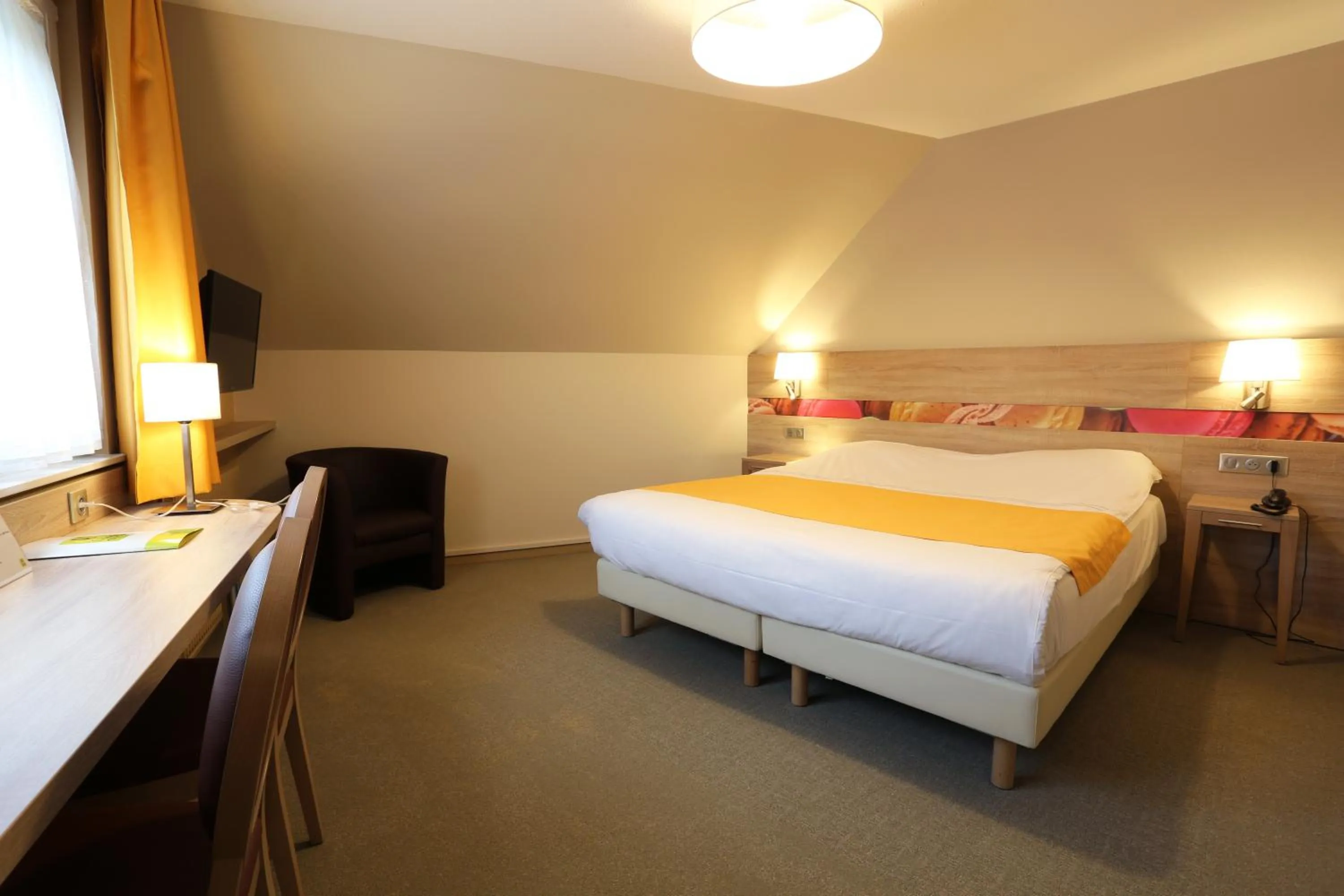 Bed in Hotel Restaurant Le Coquelicot