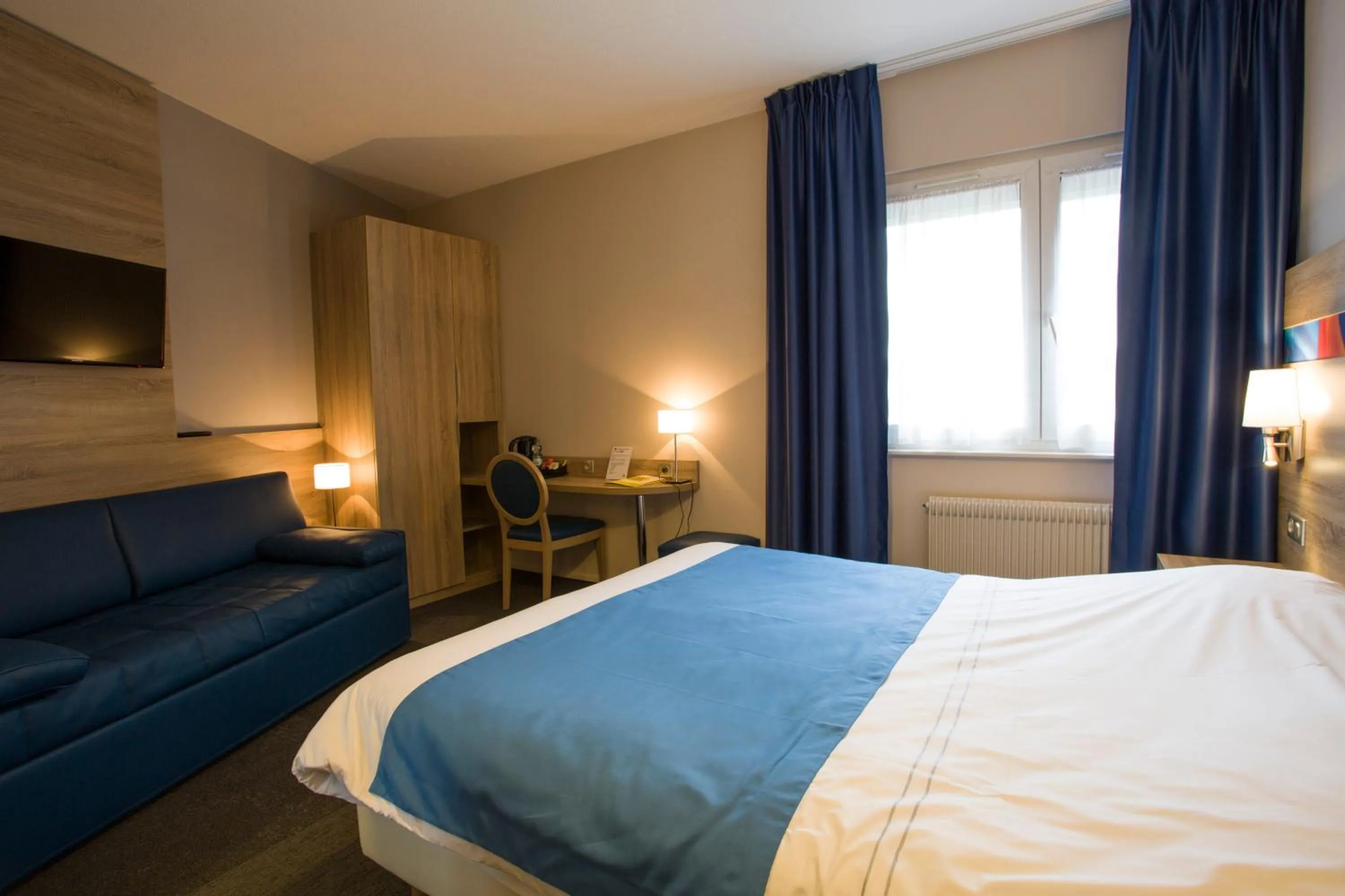 Bed in Hotel Restaurant Le Coquelicot