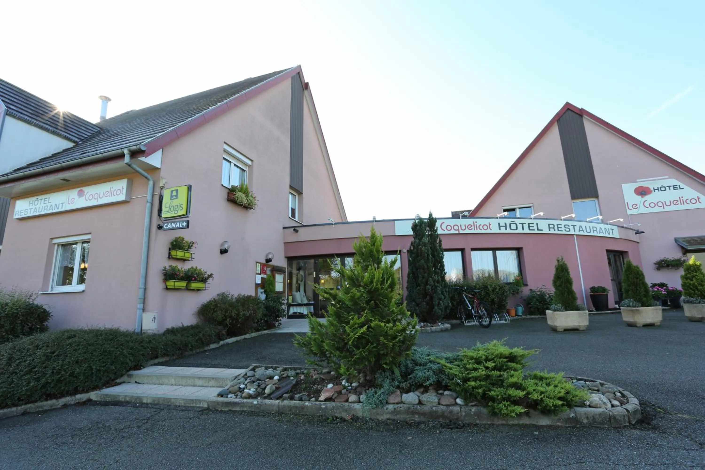 Facade/entrance in Hotel Restaurant Le Coquelicot