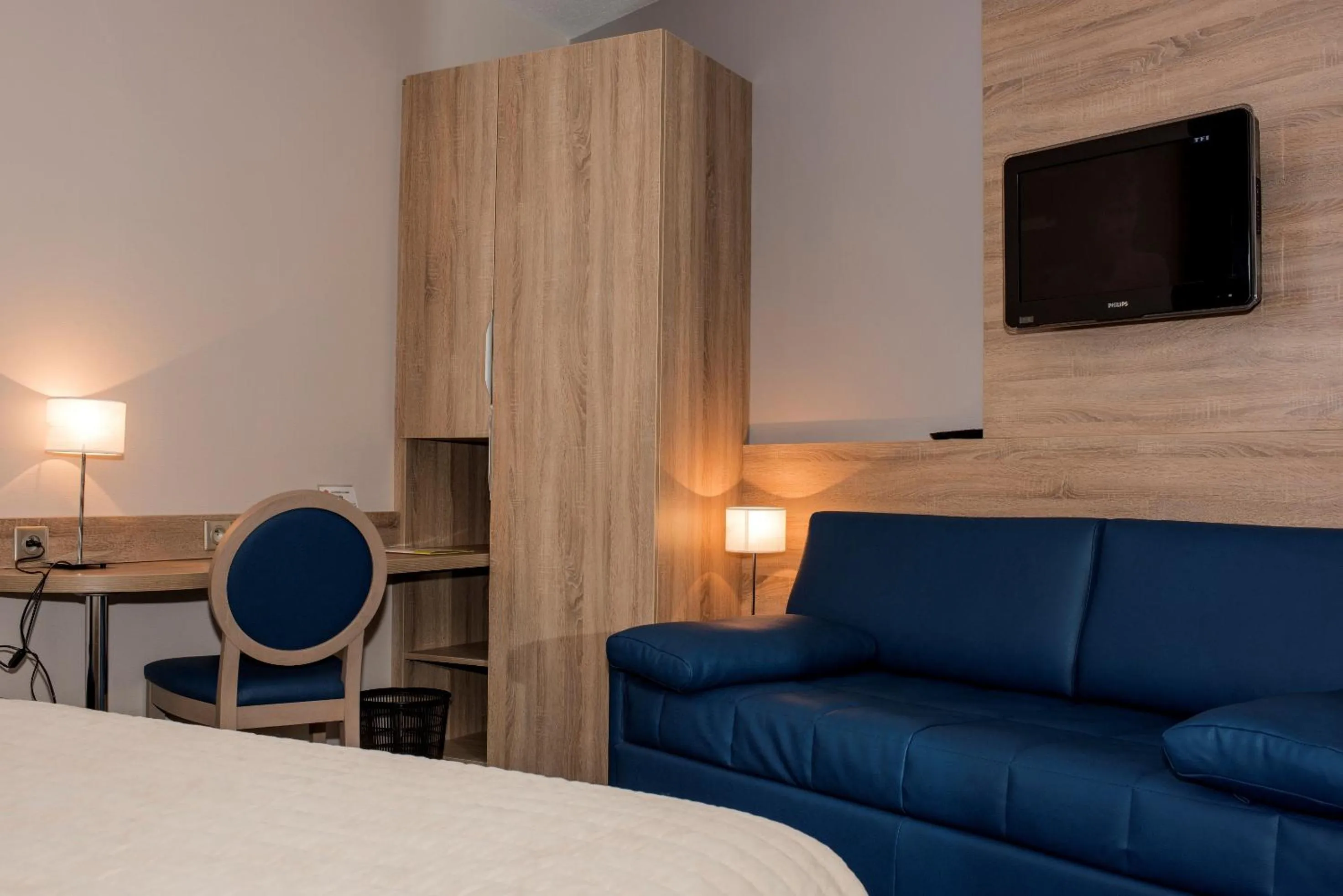 Seating area, Bed in Hotel Restaurant Le Coquelicot