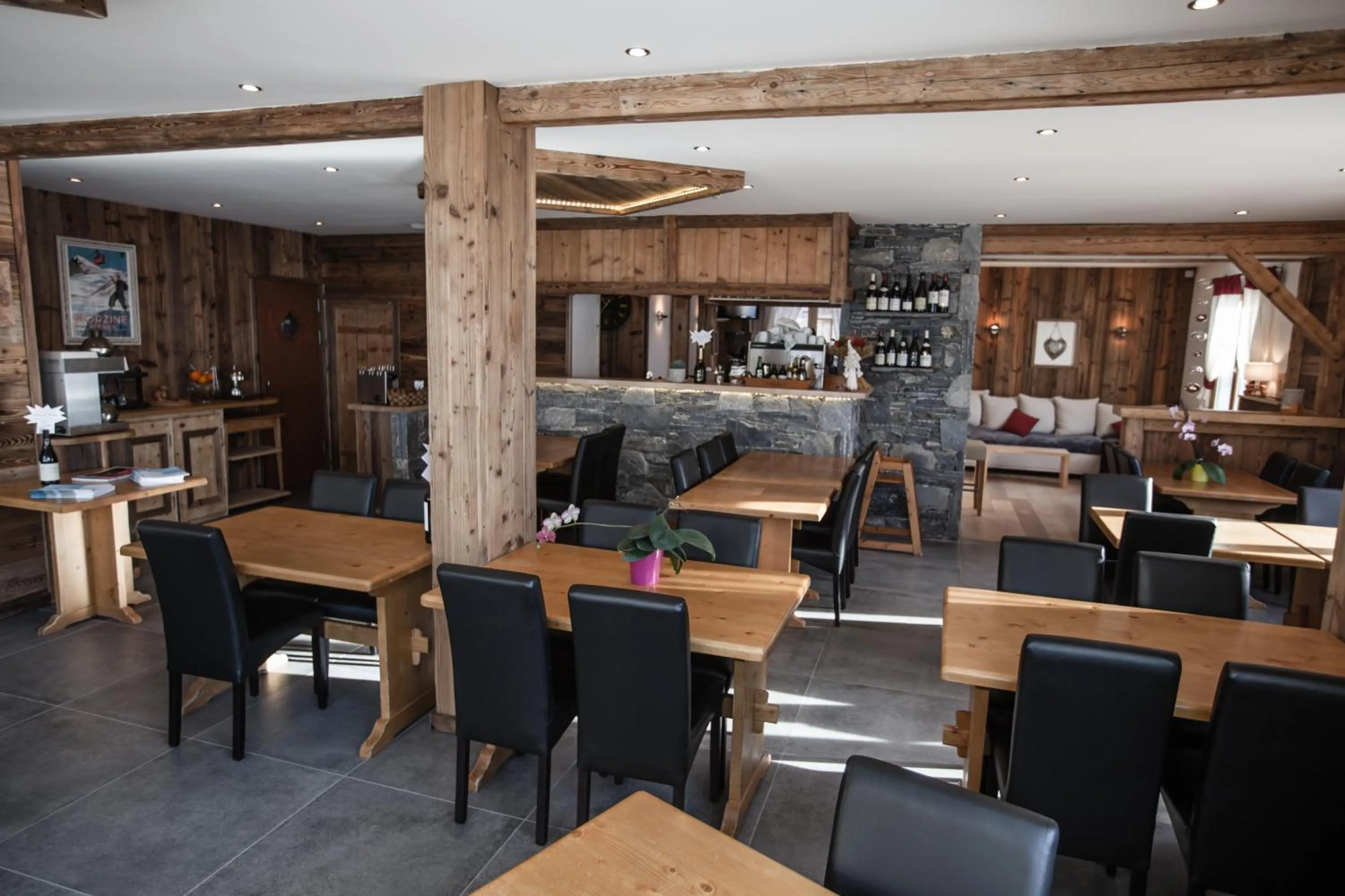 Restaurant/places to eat in Hotel Le Grand Tetras