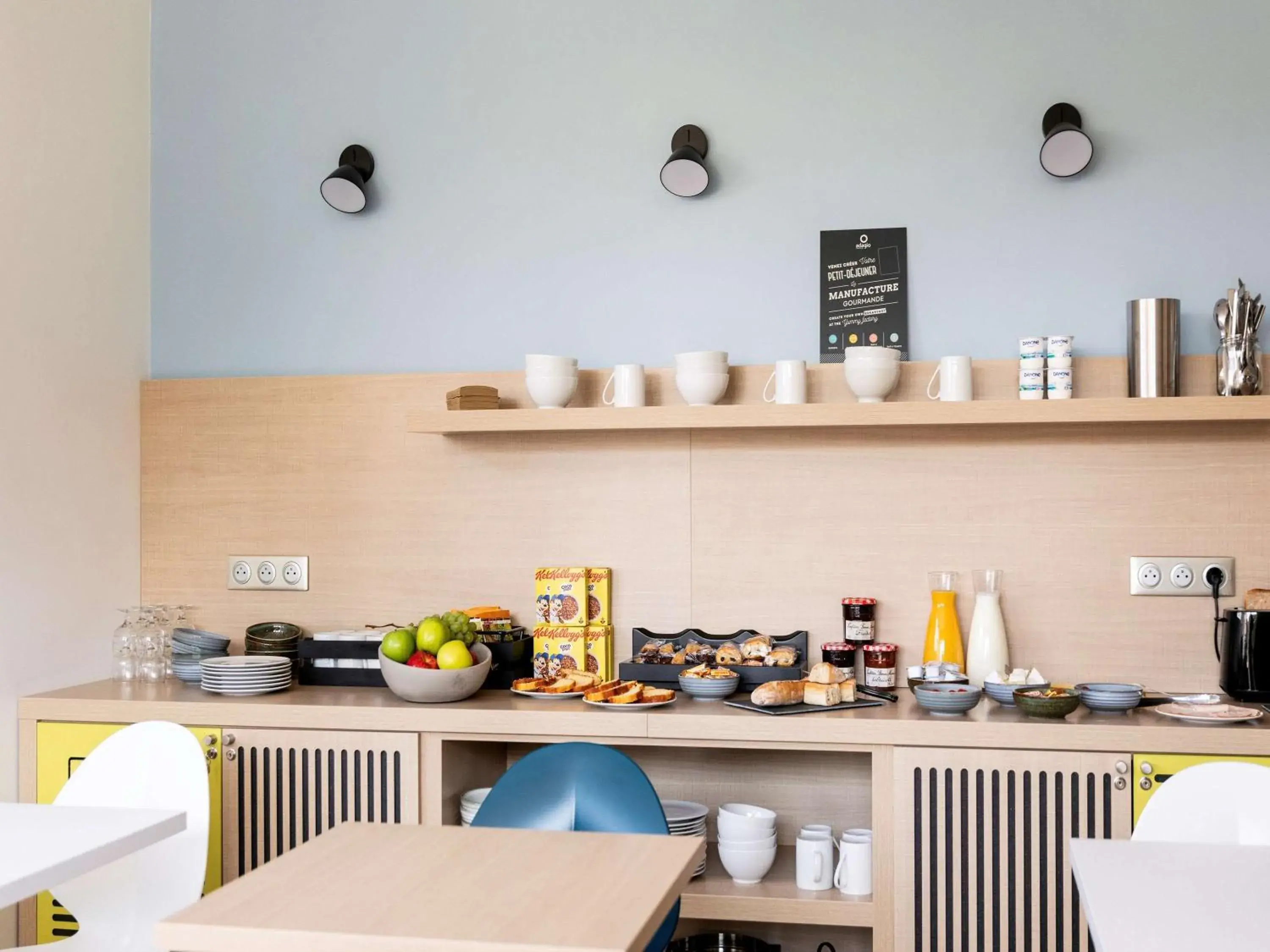 Property building in Appart'hotel Vacancéole Paris Quai de Marne Property building in Appart'hotel Vacancéole Paris Quai de Marne