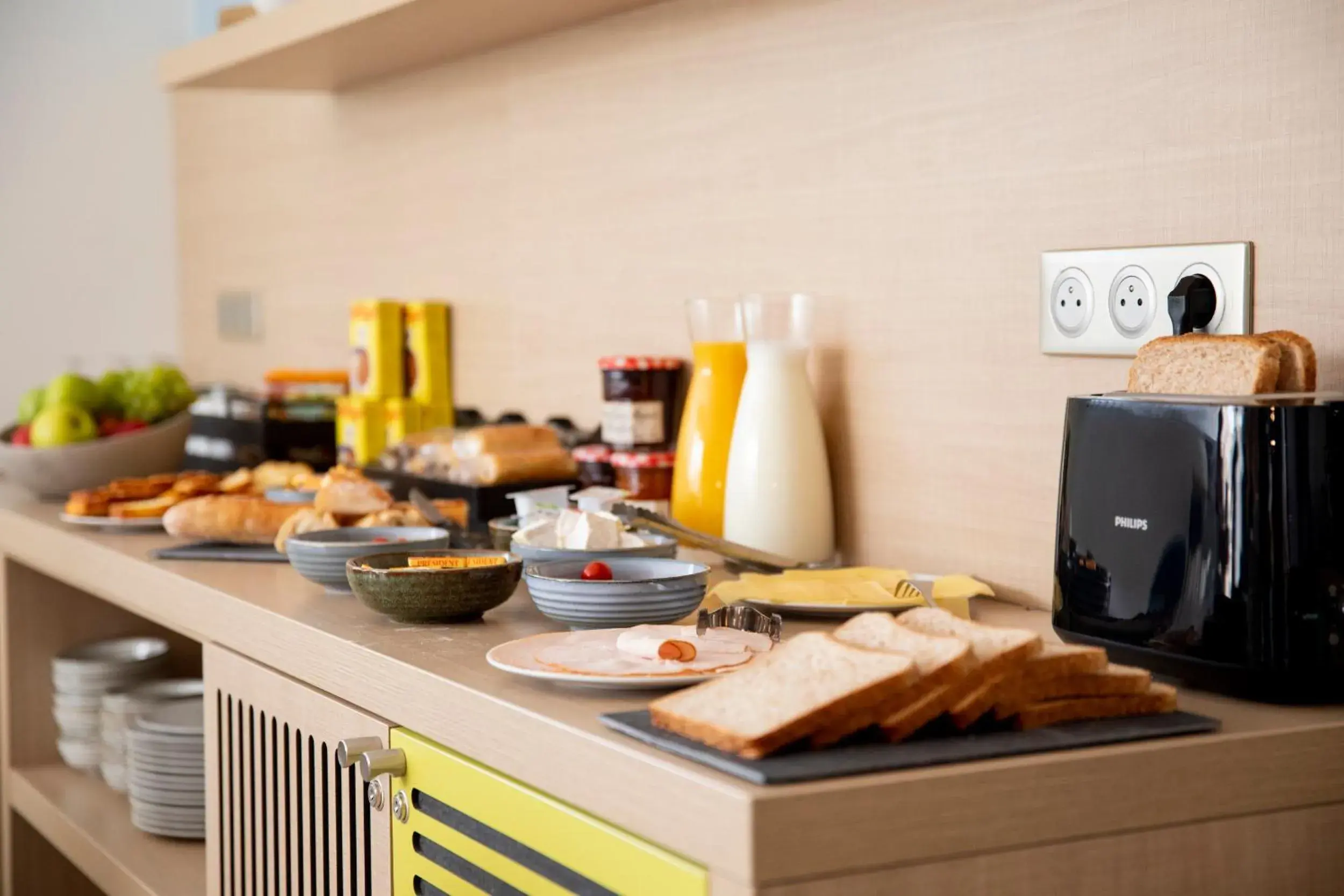 Breakfast in Appart'hotel Vacancéole Paris Quai de Marne Breakfast in Appart'hotel Vacancéole Paris Quai de Marne
