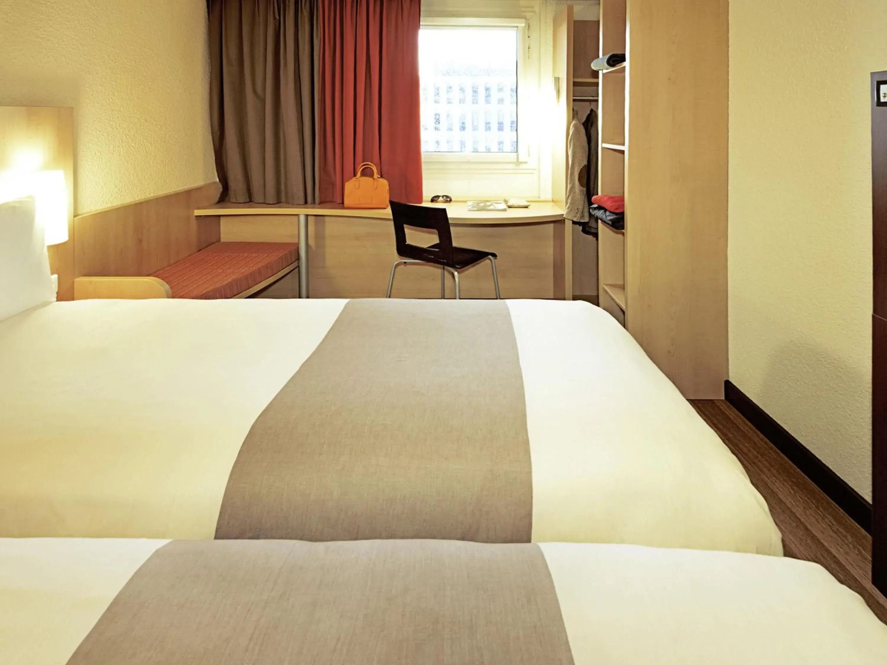 Bedroom, Bed in ibis La Roche Sur Yon Vendespace Bedroom, Bed in ibis La Roche Sur Yon Vendespace