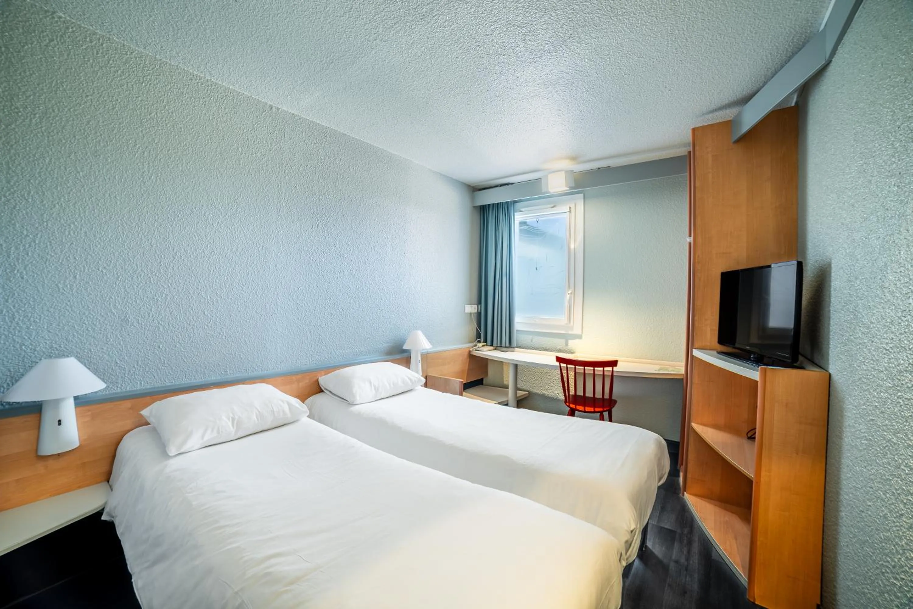 Bedroom, Bed in ibis La Roche Sur Yon Vendespace