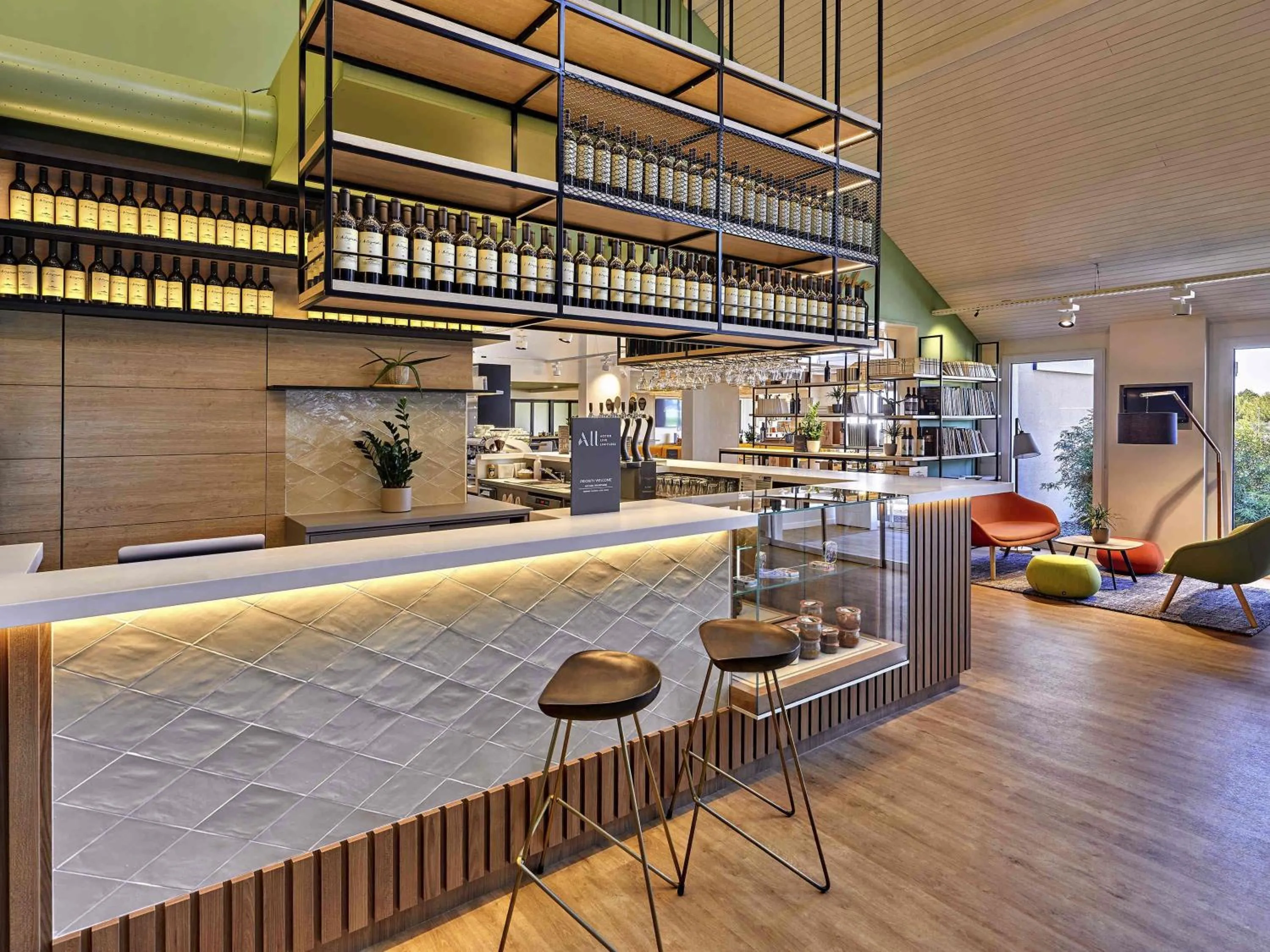 Lounge or bar in ibis La Roche Sur Yon Vendespace