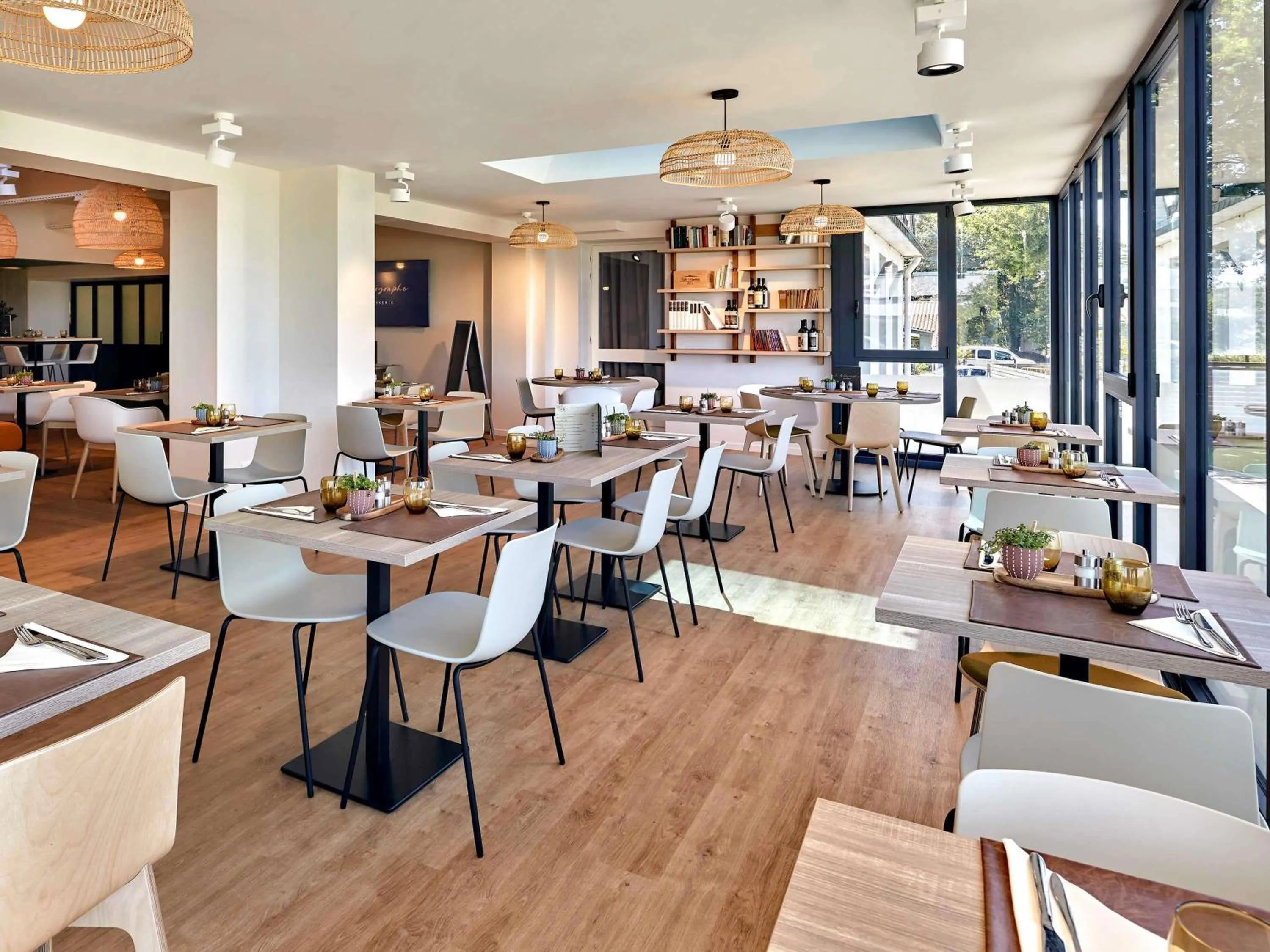 Restaurant/places to eat in ibis La Roche Sur Yon Vendespace