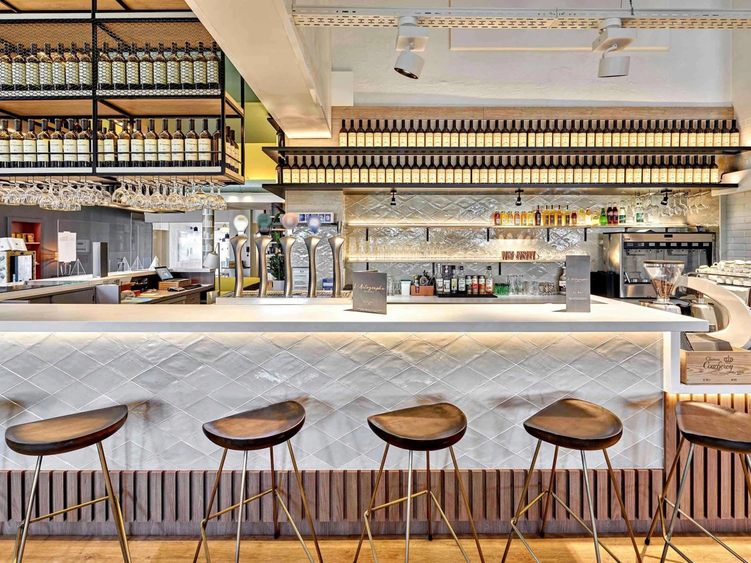 Lounge or bar in ibis La Roche Sur Yon Vendespace