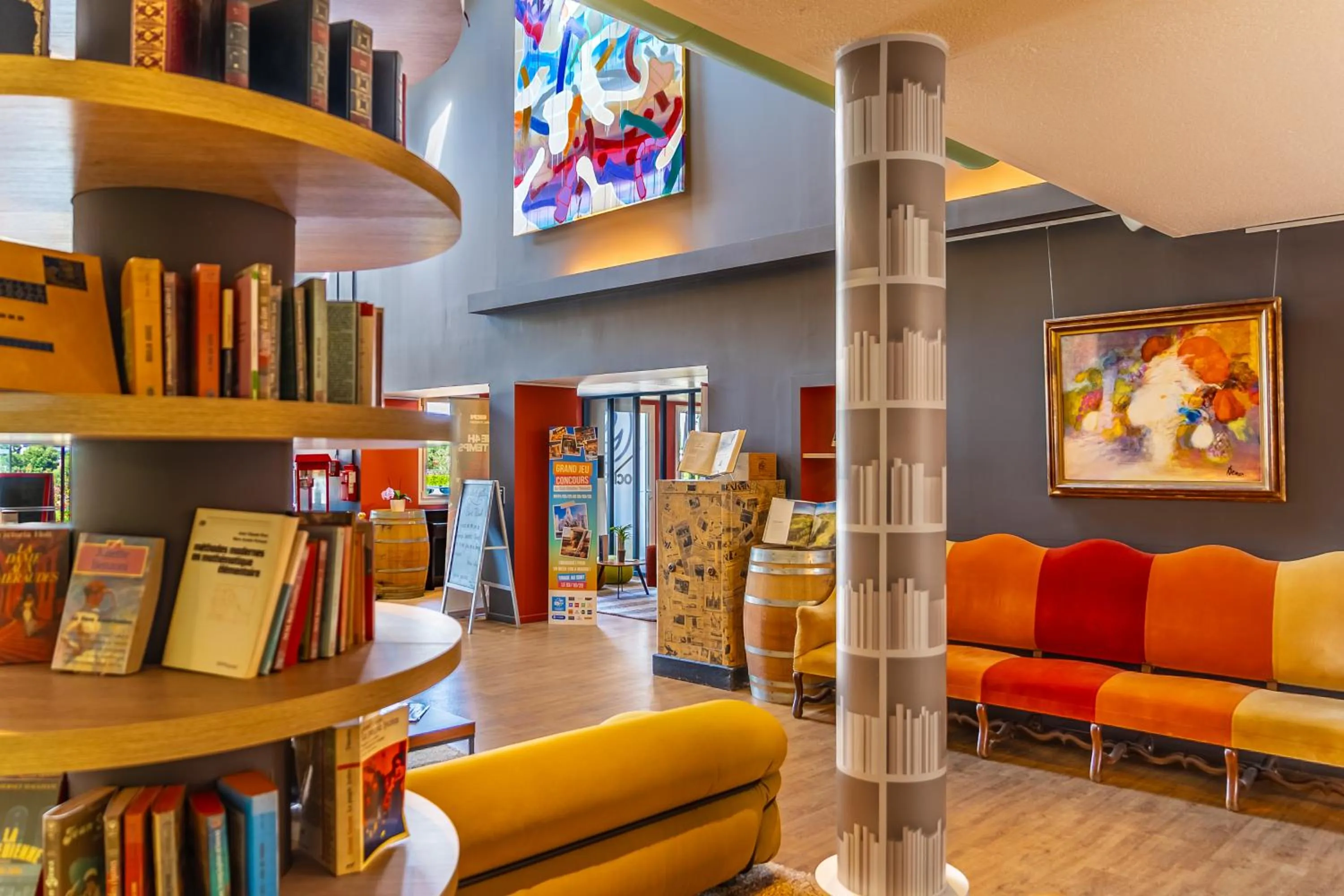 Lobby or reception in ibis La Roche Sur Yon Vendespace