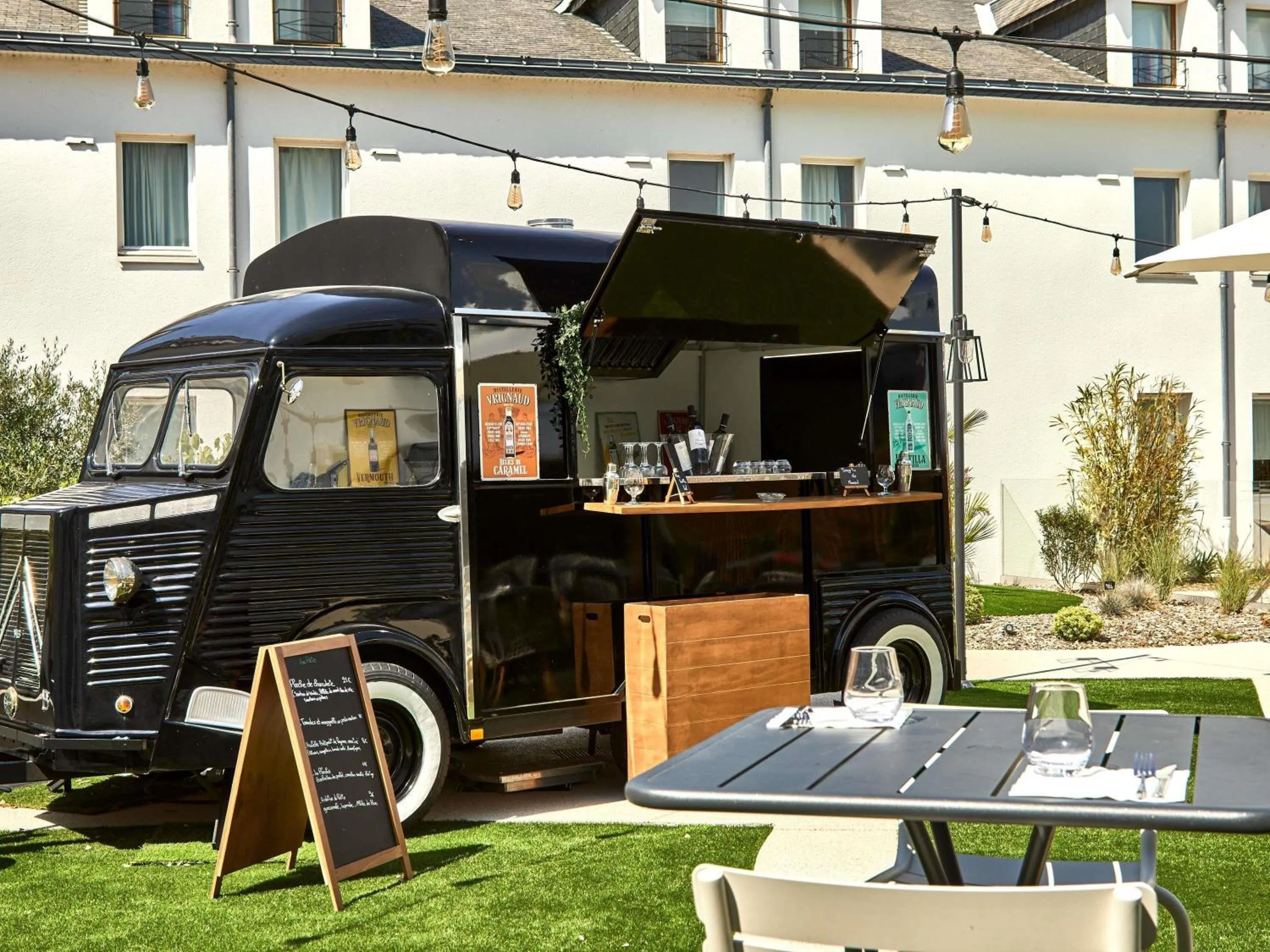 Restaurant/places to eat in ibis La Roche Sur Yon Vendespace