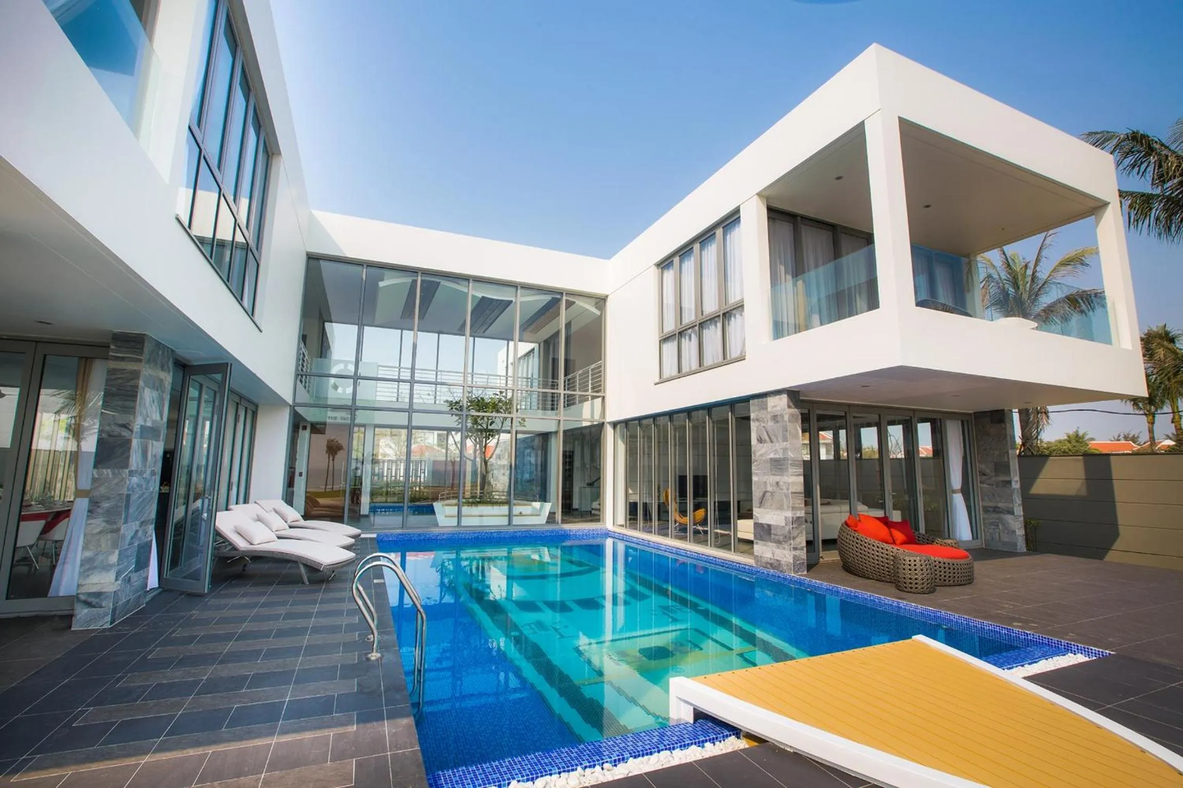 Facade/entrance, Swimming Pool in The Yacht Villa