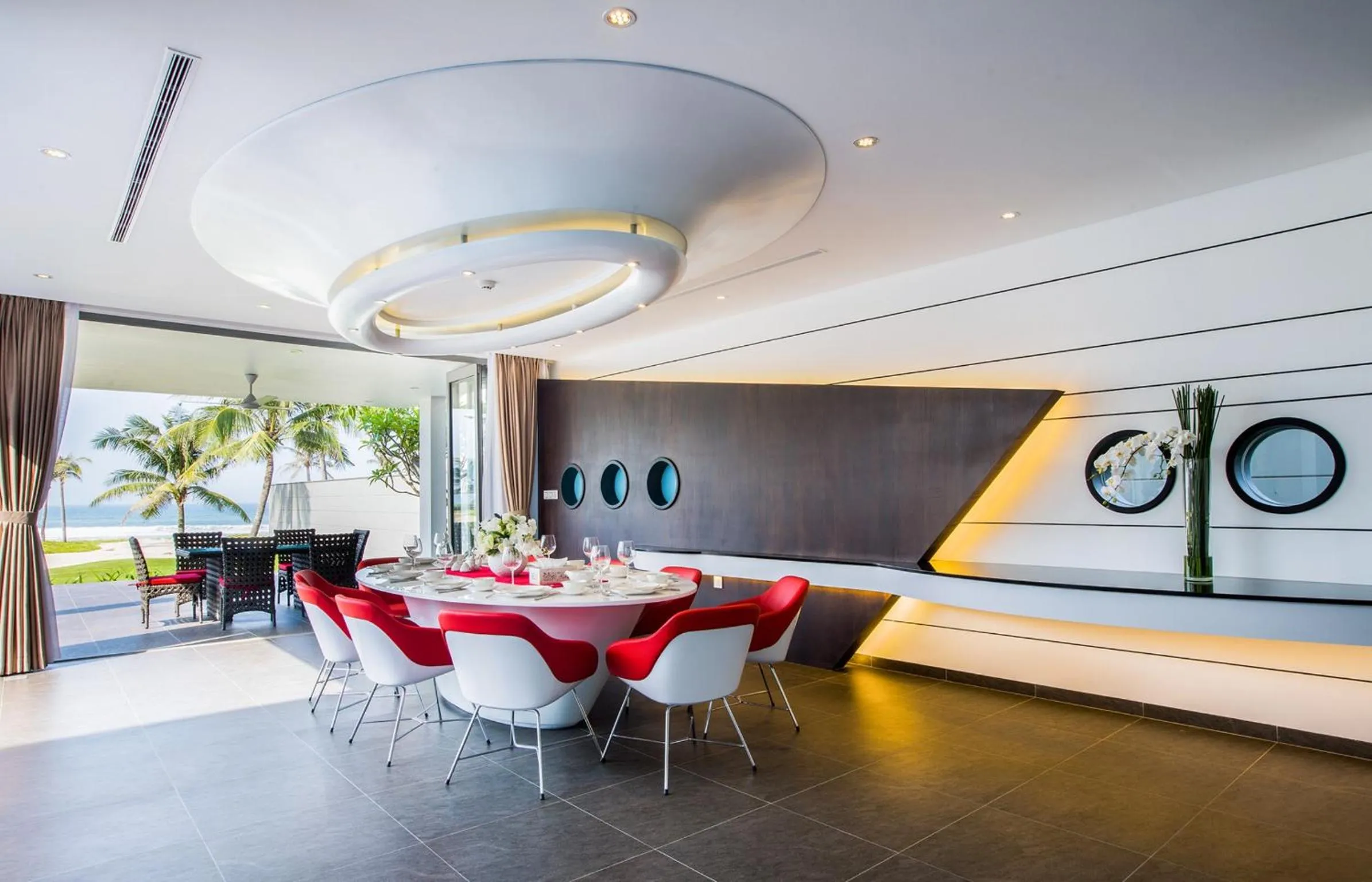 Patio, Restaurant/Places to Eat in The Yacht Villa