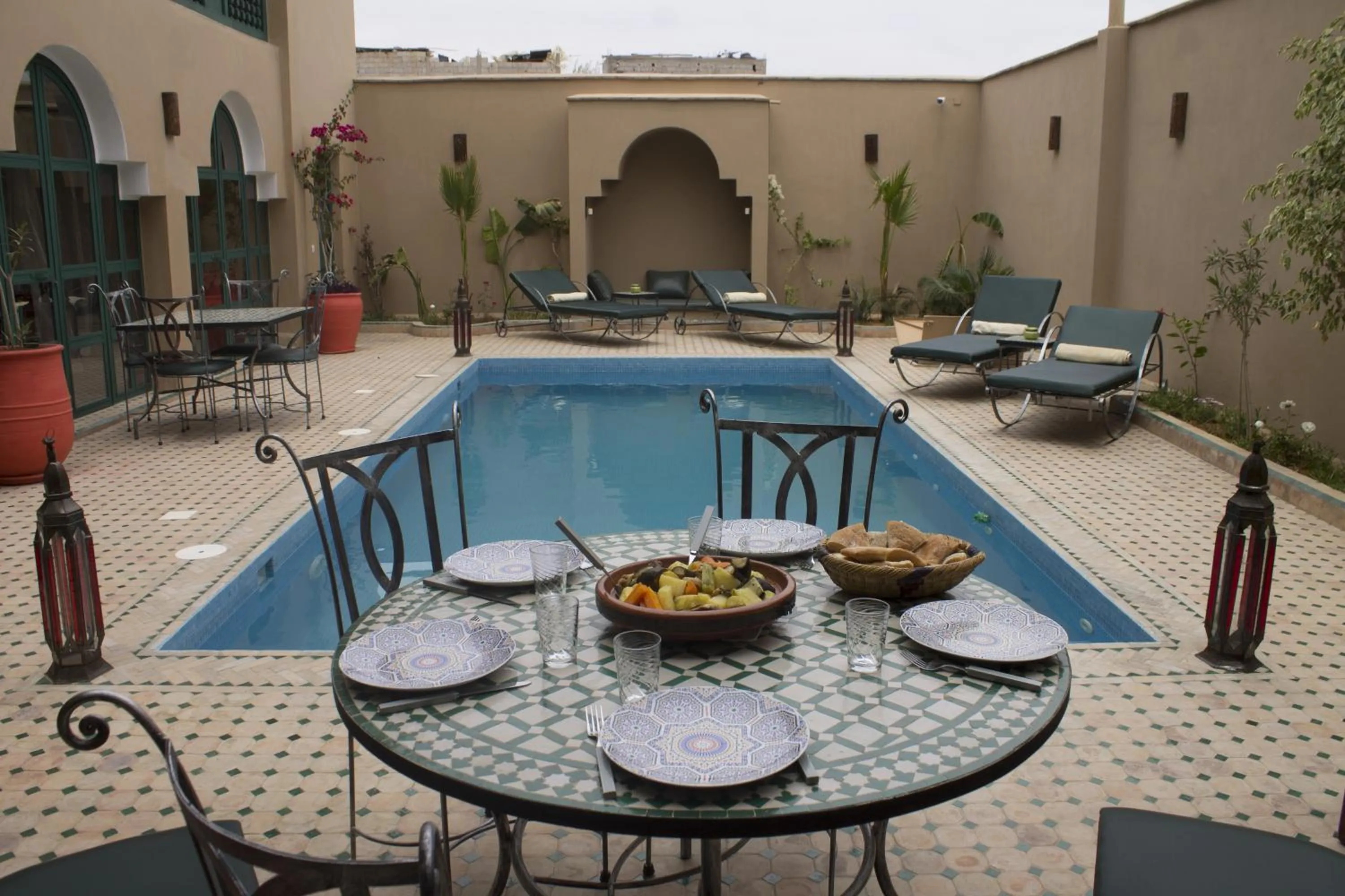 Swimming pool in Riad Anma