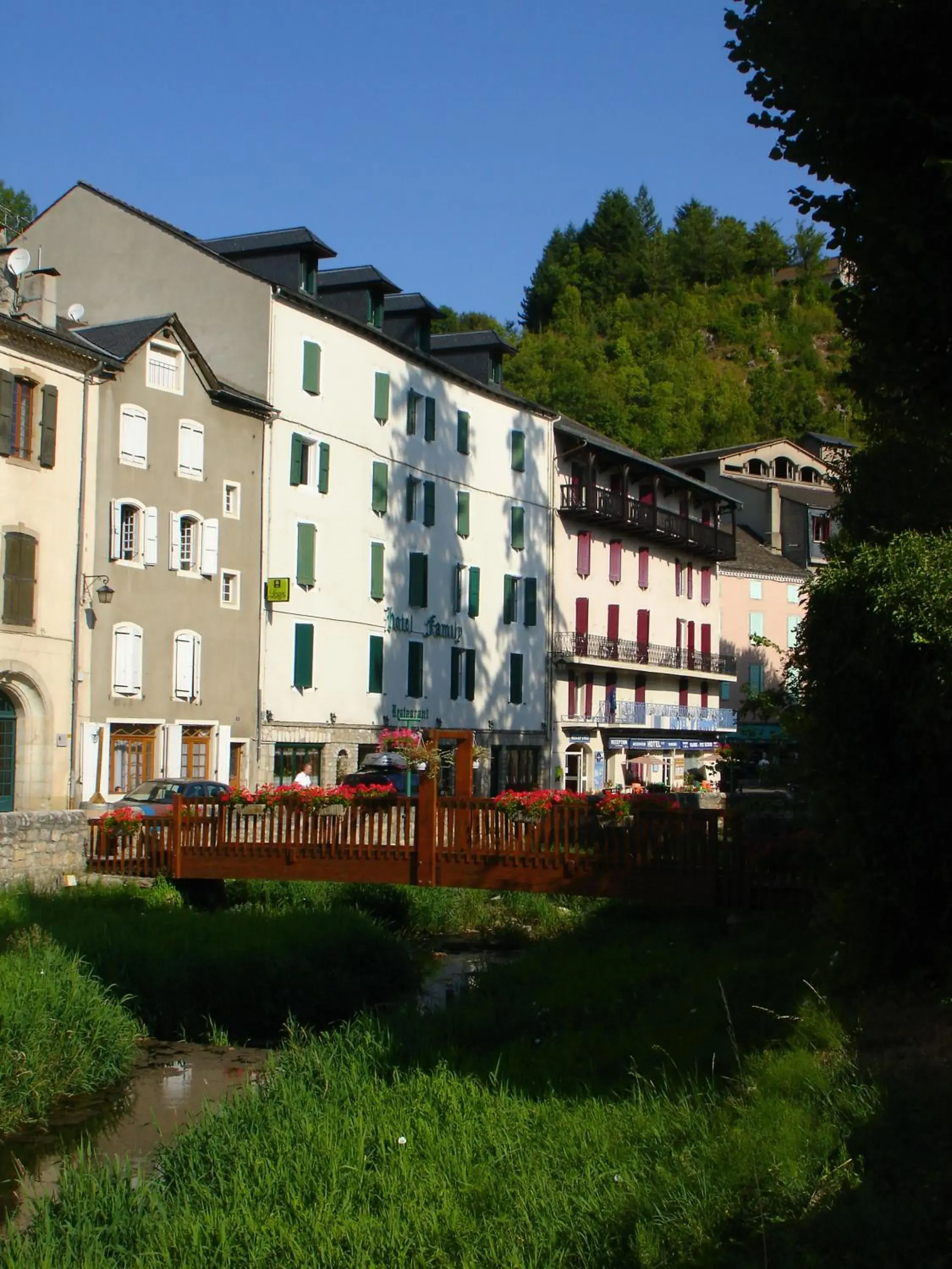 Property building in Logis Hotel Restaurant Family & Spa Property building in Logis Hotel Restaurant Family & Spa