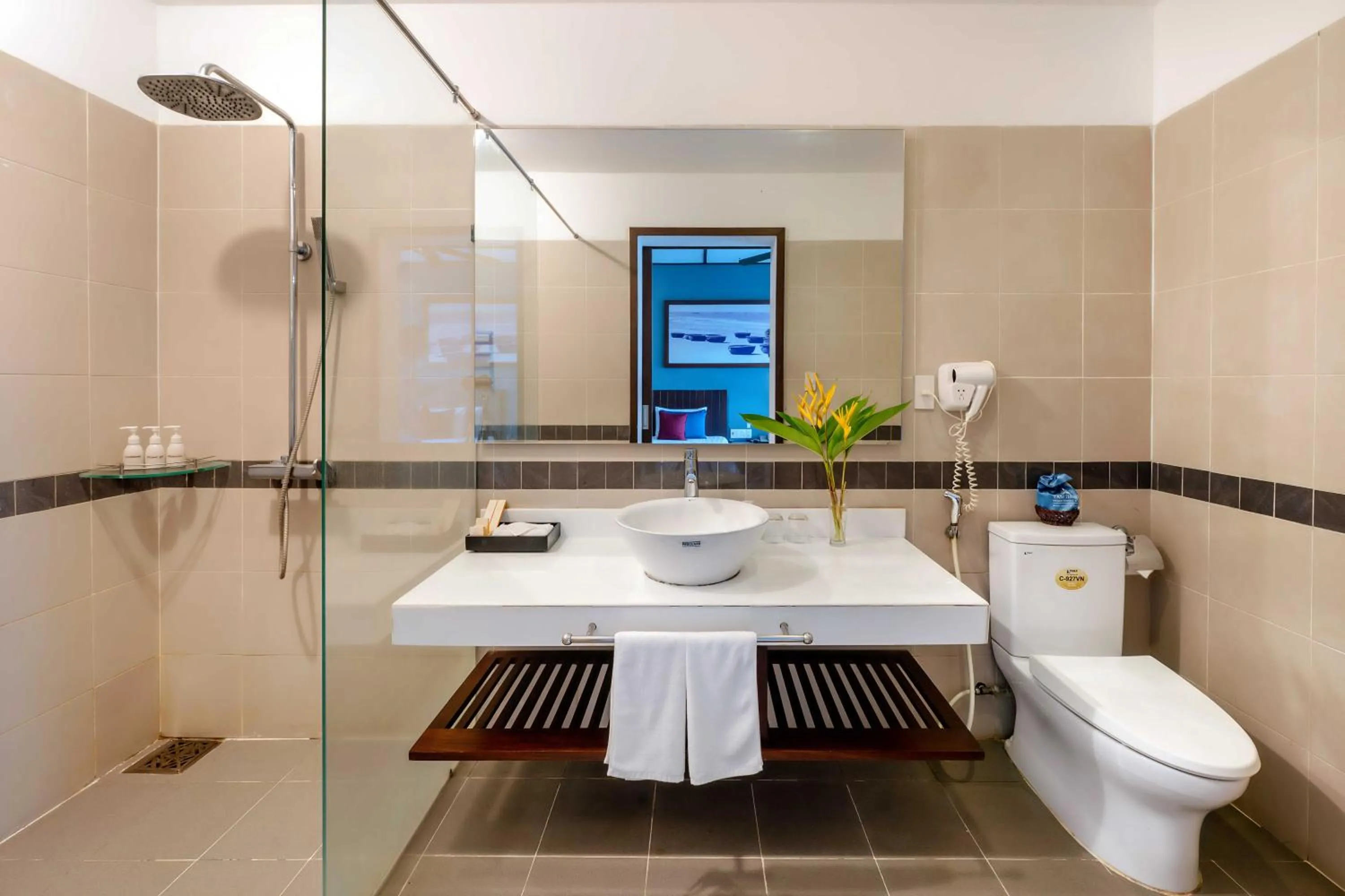 Shower in Tam Thanh Beach Resort & Spa