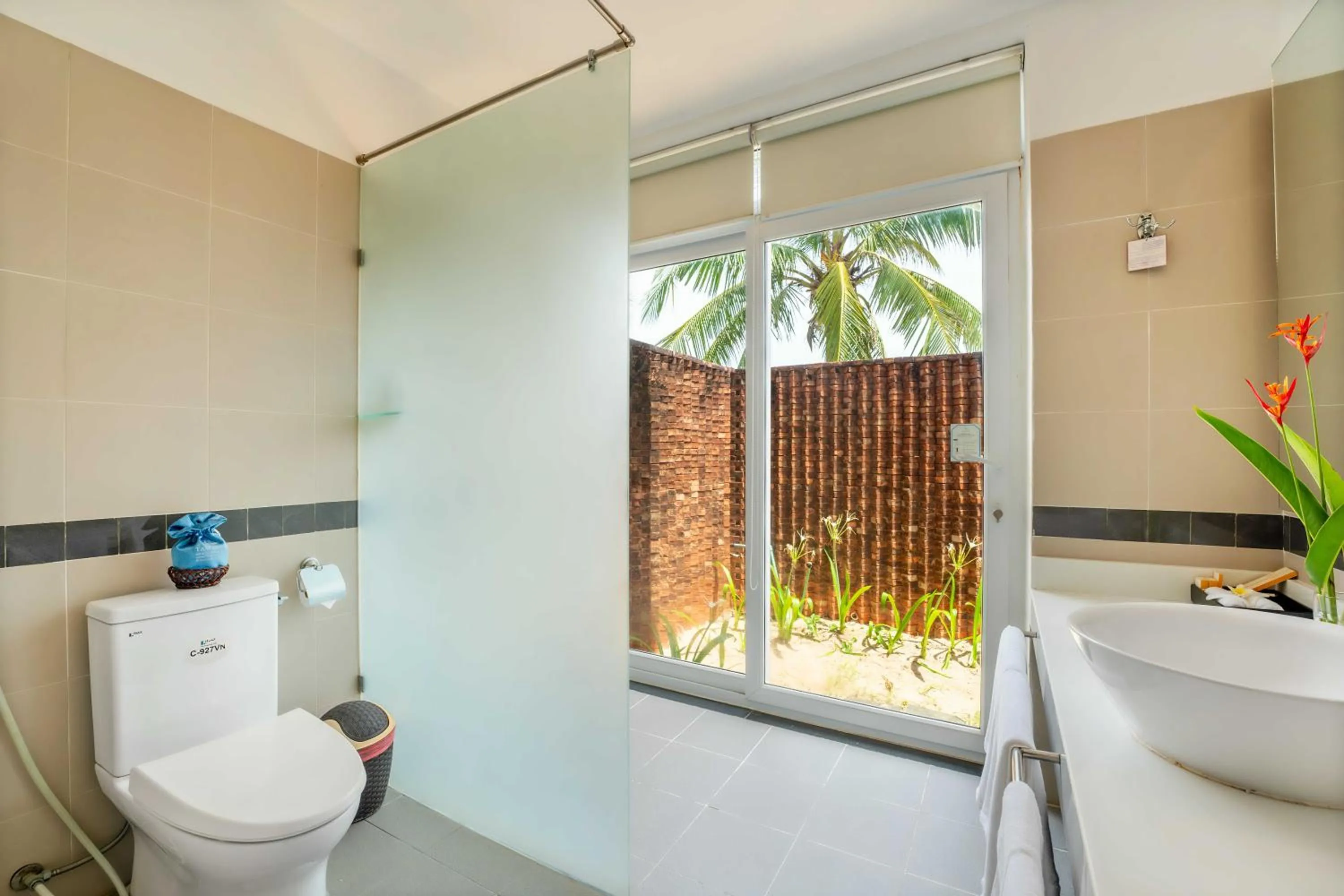 Toilet in Tam Thanh Beach Resort & Spa