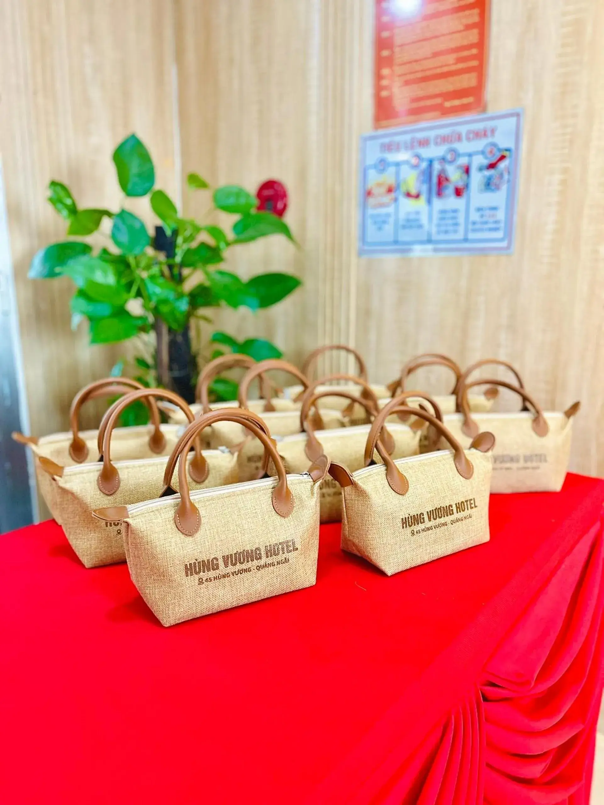 Restaurant/places to eat in Khách Sạn Hùng Vương Quảng Ngãi Restaurant/places to eat in Khách Sạn Hùng Vương Quảng Ngãi