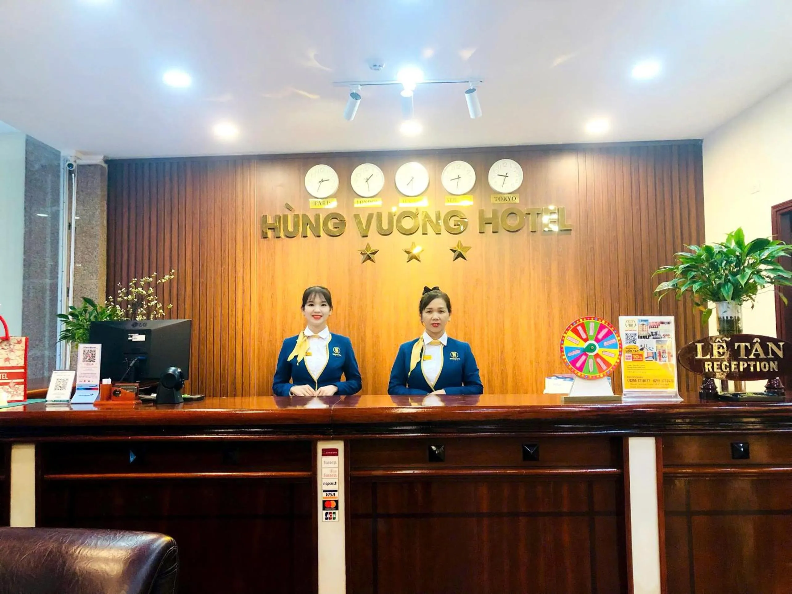Staff in Khách Sạn Hùng Vương Quảng Ngãi