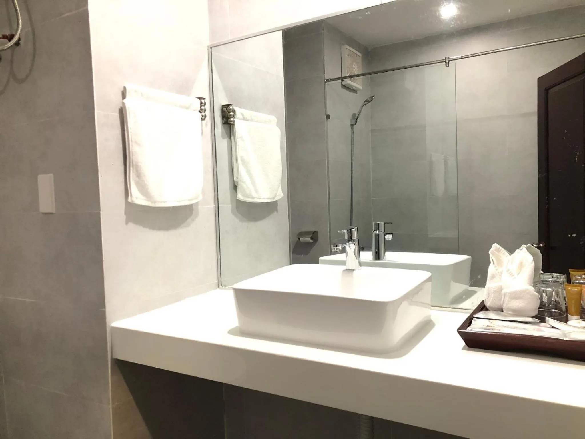 Shower in Khách Sạn Hùng Vương Quảng Ngãi