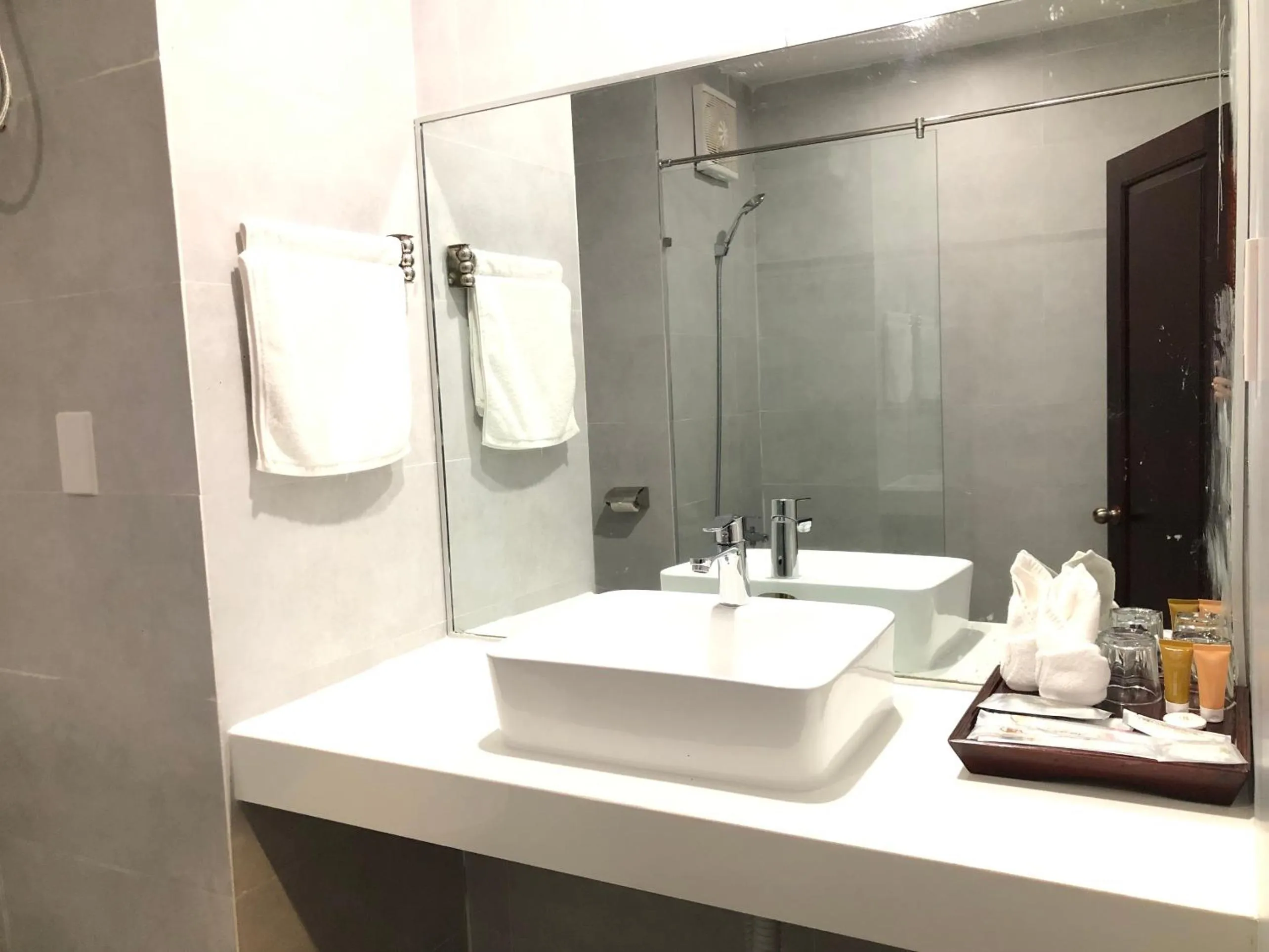 Shower in Khách Sạn Hùng Vương Quảng Ngãi