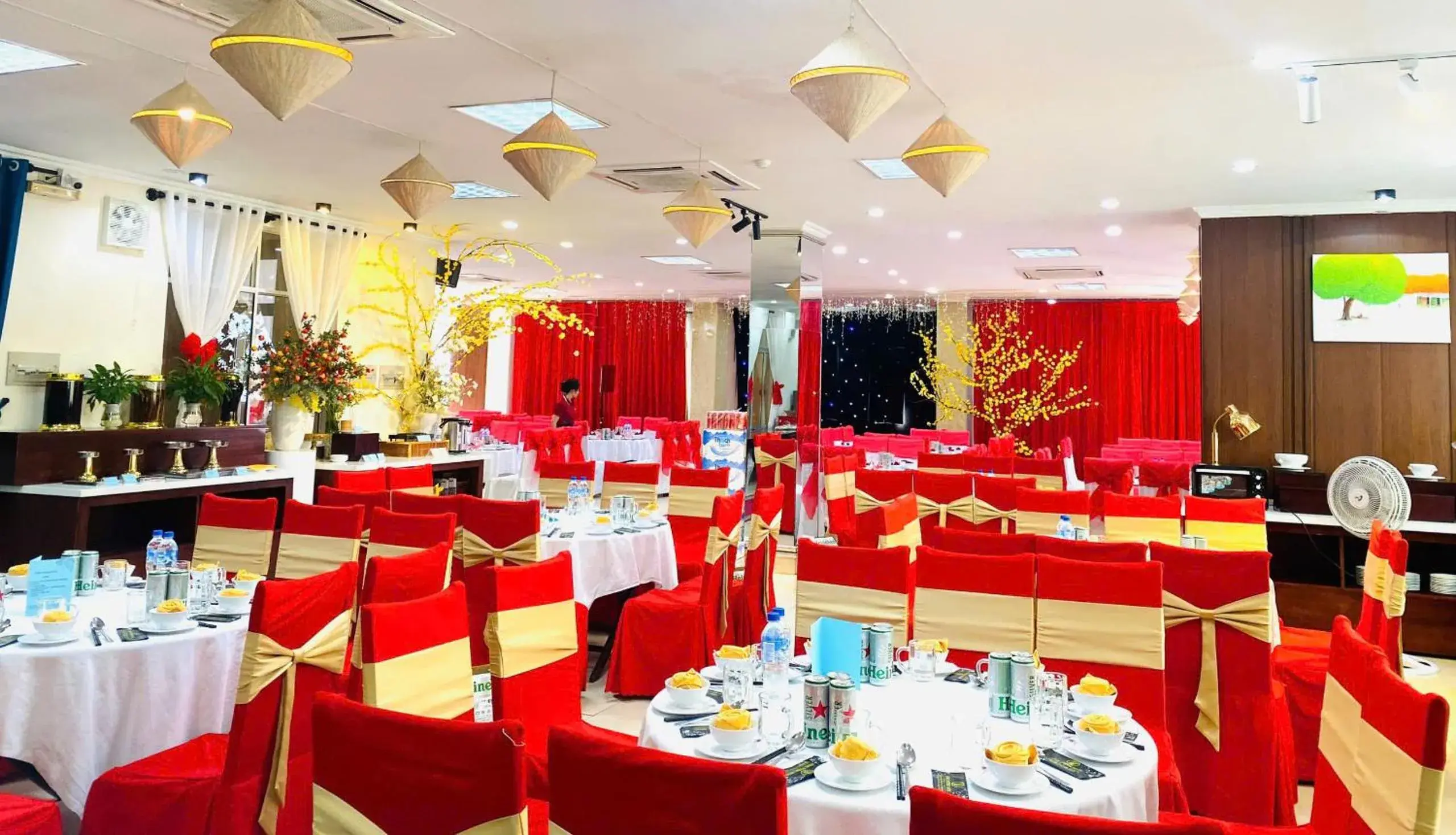 Restaurant/places to eat in Khách Sạn Hùng Vương Quảng Ngãi Restaurant/places to eat in Khách Sạn Hùng Vương Quảng Ngãi