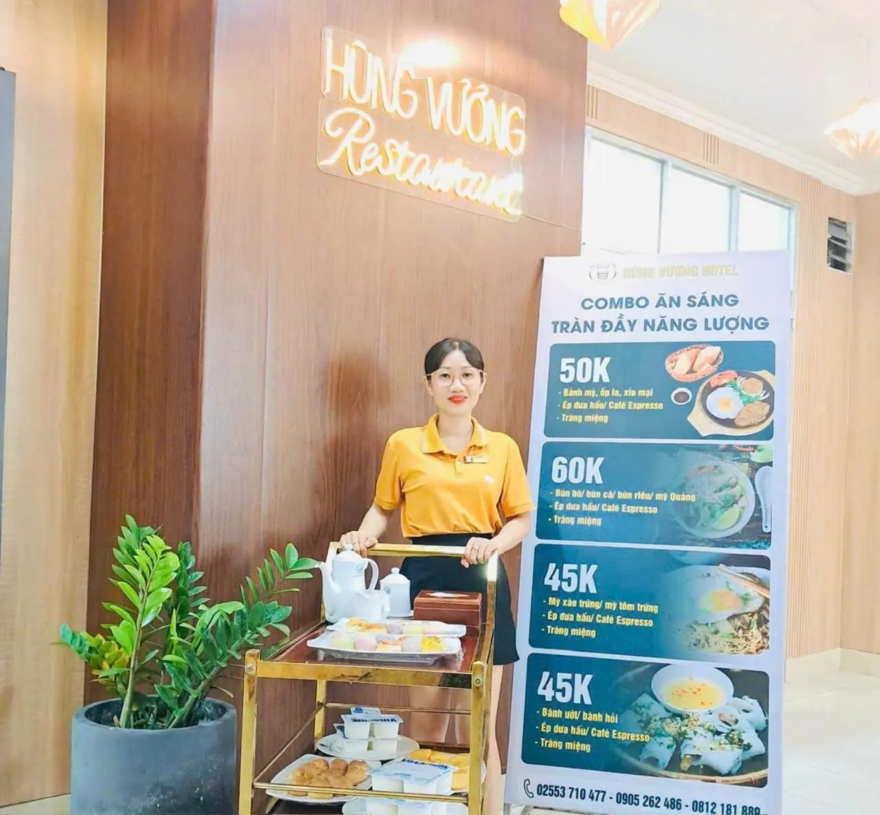 Staff in Khách Sạn Hùng Vương Quảng Ngãi