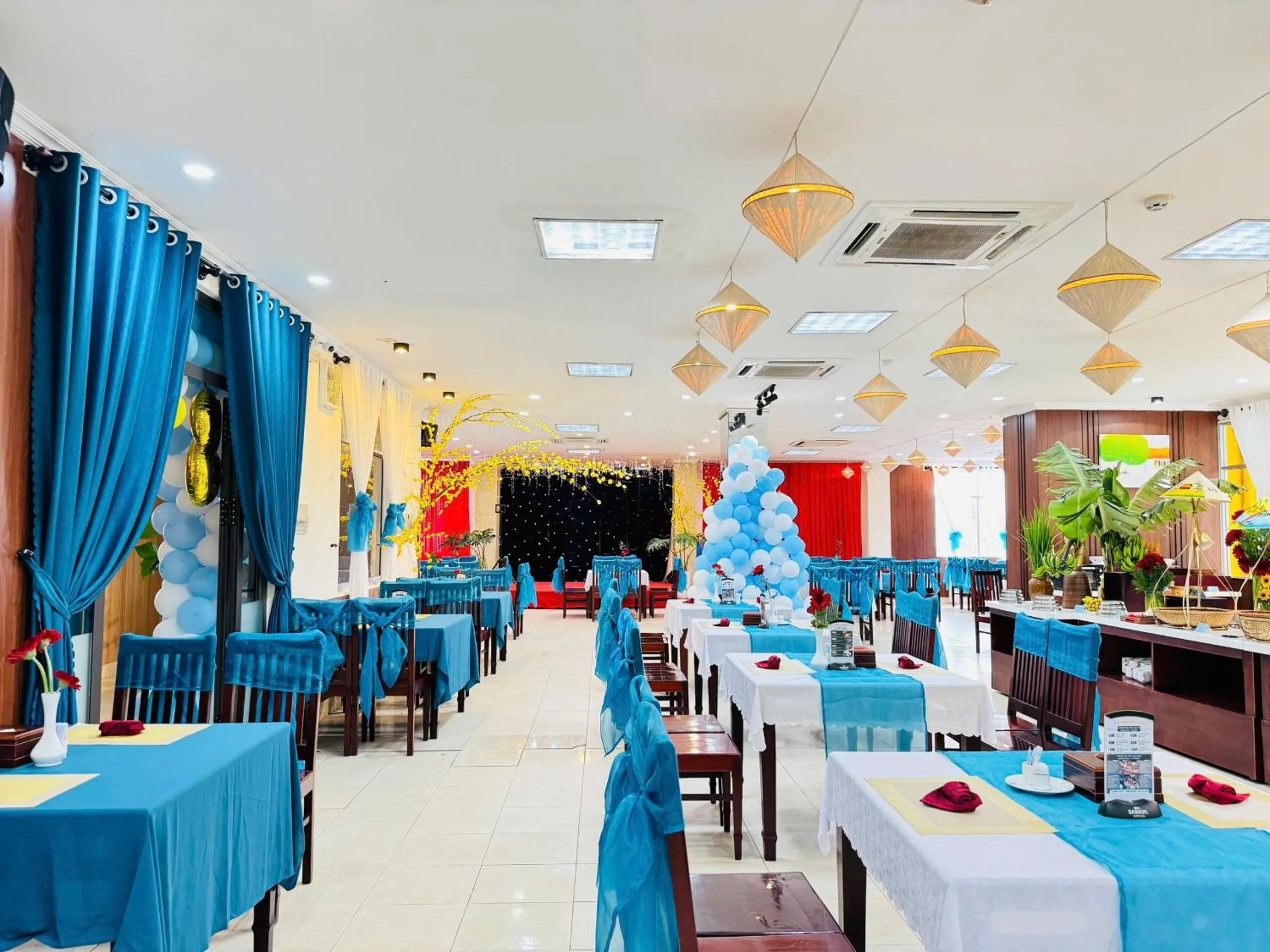 Restaurant/places to eat in Khách Sạn Hùng Vương Quảng Ngãi