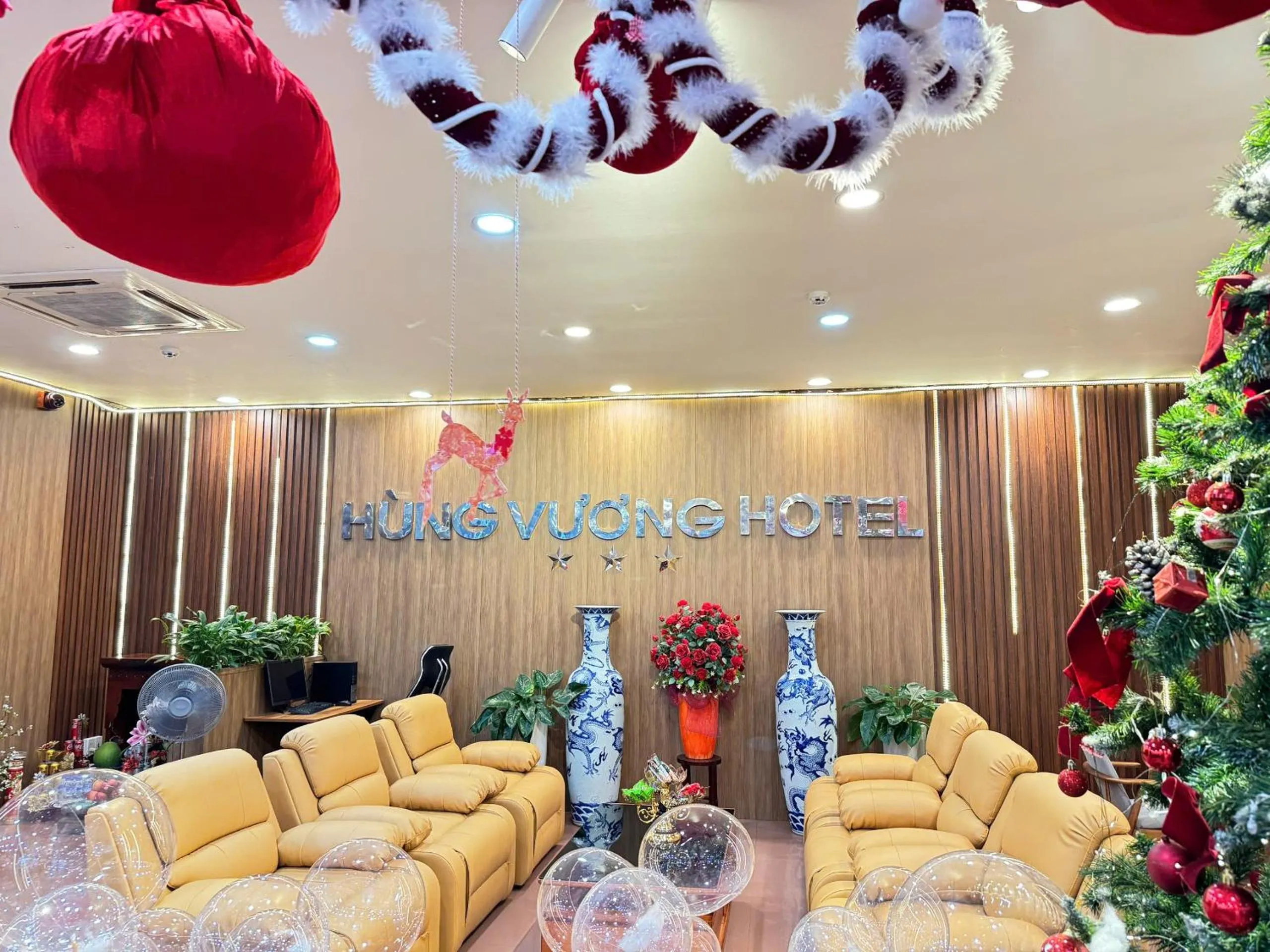 Communal lounge/ TV room in Khách Sạn Hùng Vương Quảng Ngãi