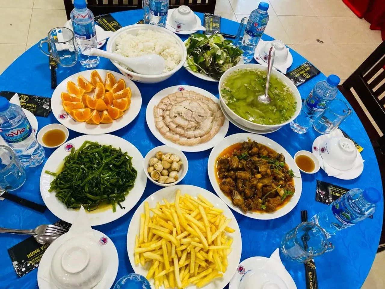 Restaurant/places to eat in Khách Sạn Hùng Vương Quảng Ngãi Restaurant/places to eat in Khách Sạn Hùng Vương Quảng Ngãi