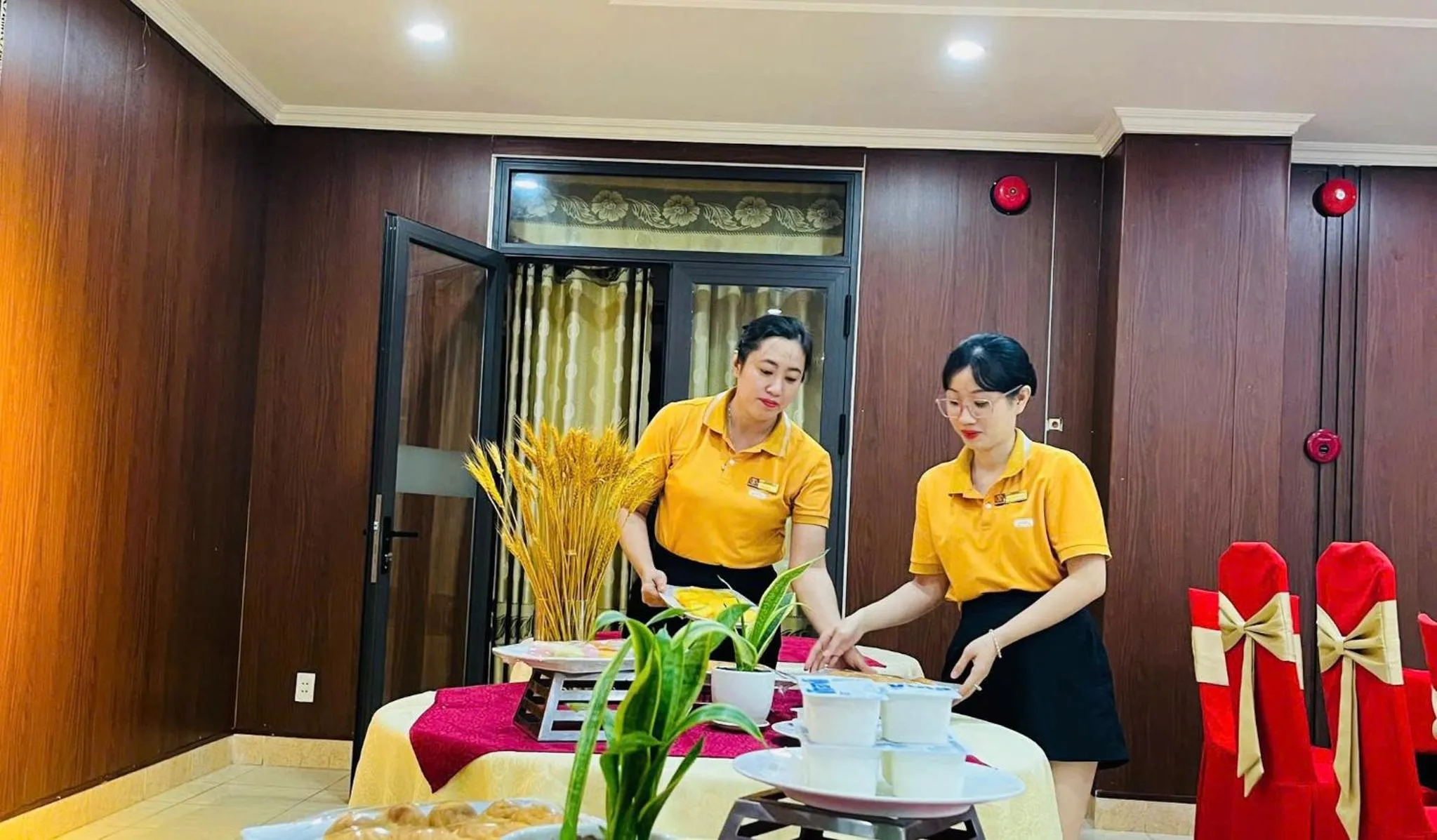 Staff in Khách Sạn Hùng Vương Quảng Ngãi