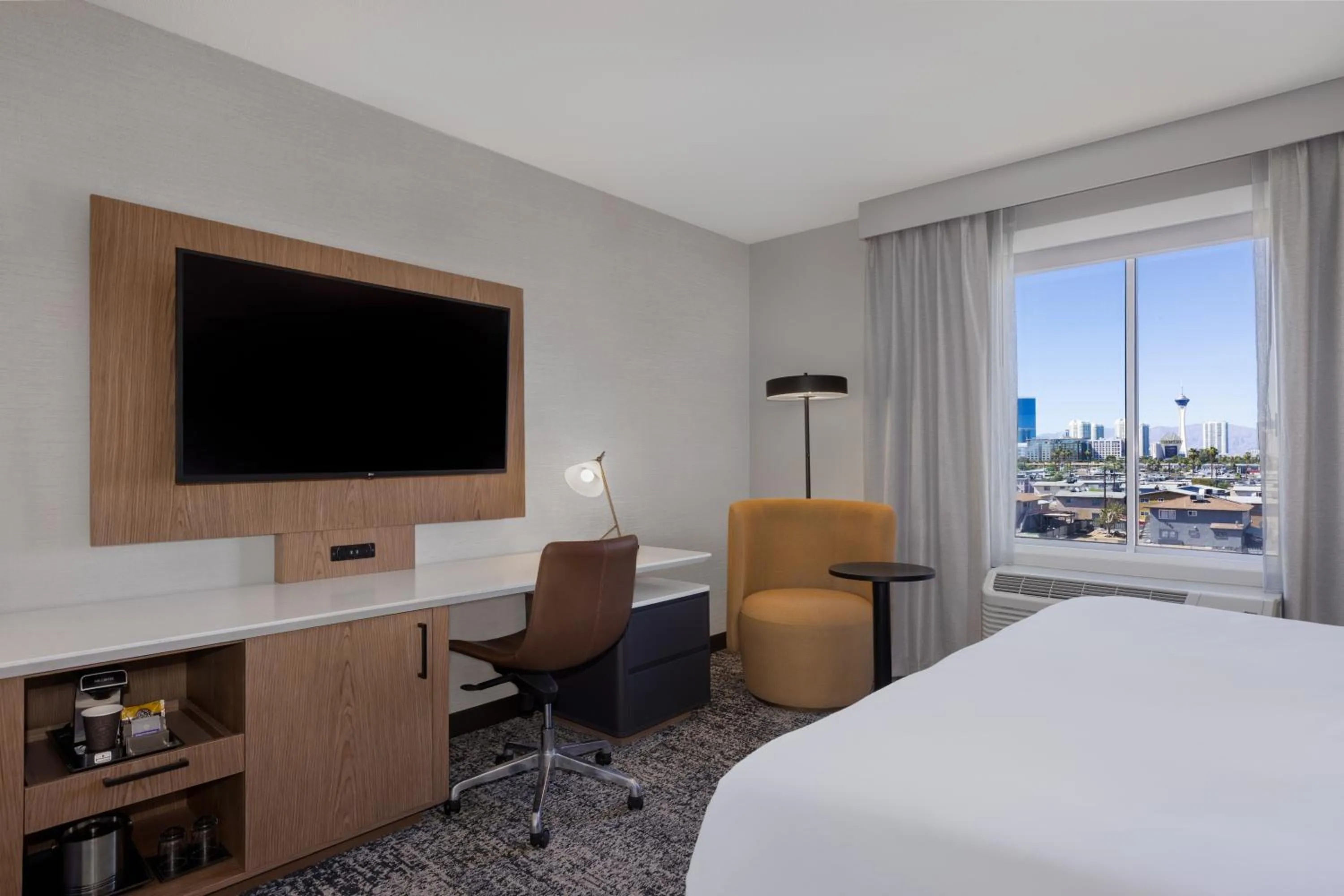 TV and multimedia, Bed in DoubleTree by Hilton Las Vegas East Flamingo